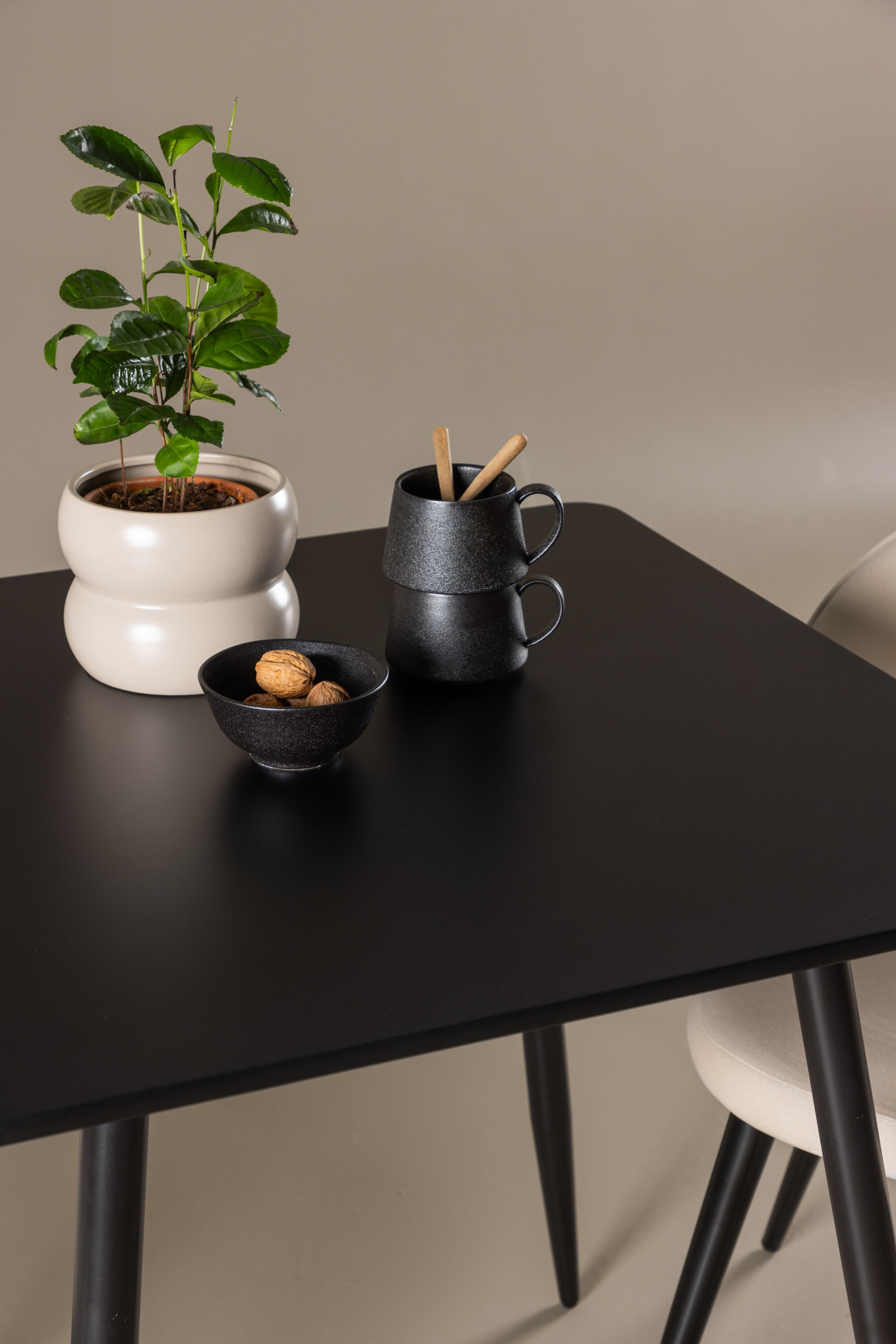 deLOHN Polar, Velvet Téglalap alakú étkezőgarnitúra deLOHN Polar, Velvet Téglalap alakú étkezőgarnitúra