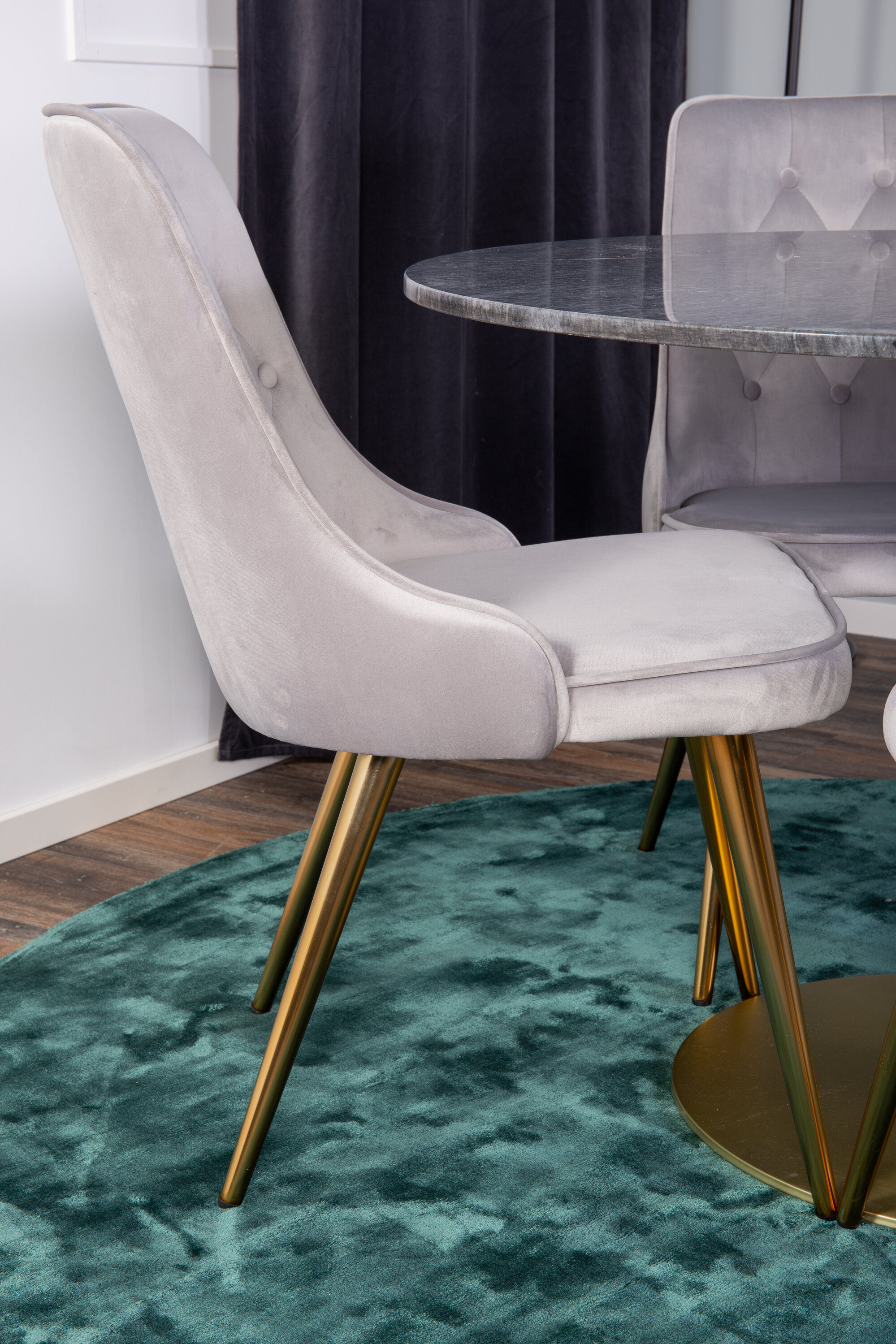 deLOHN Estelle, Velvet Deluxe Kör alakú étkezőgarnitúra deLOHN Estelle, Velvet Deluxe Kör alakú étkezőgarnitúra
