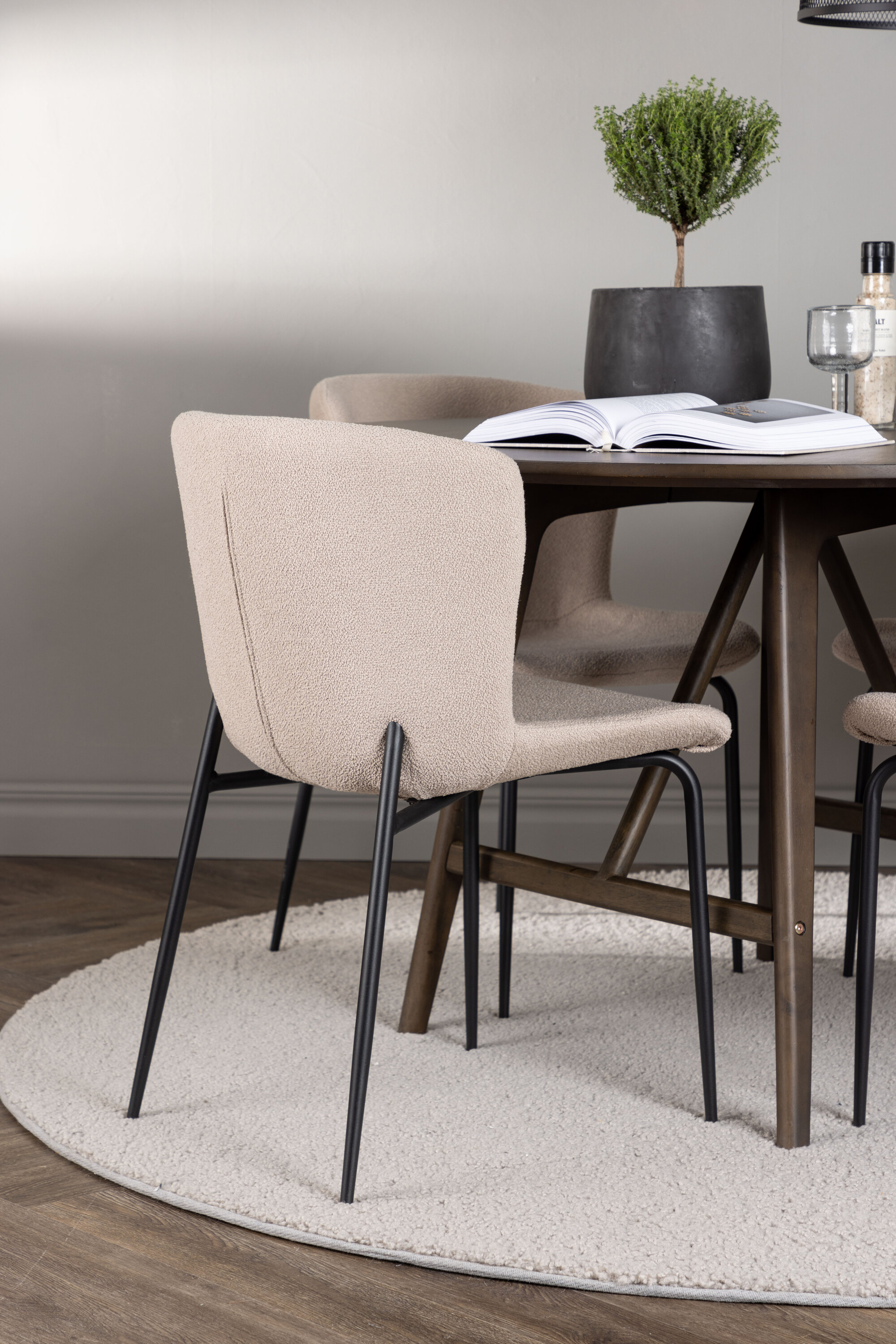 deLOHN Modesto Kör alakú étkezőgarnitúra deLOHN Modesto Kör alakú étkezőgarnitúra