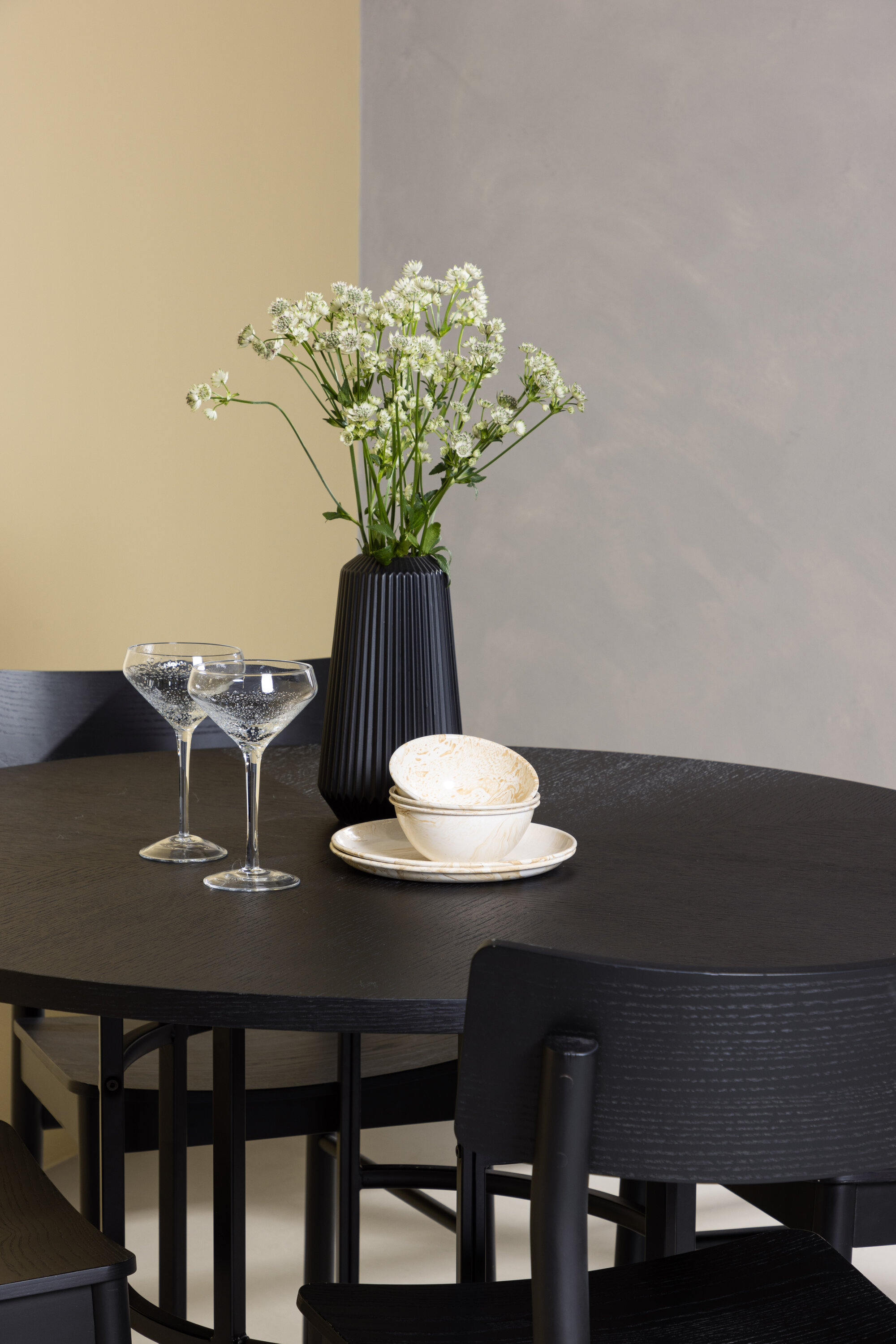 deLOHN Copenhagen, Montros Kör alakú étkezőgarnitúra