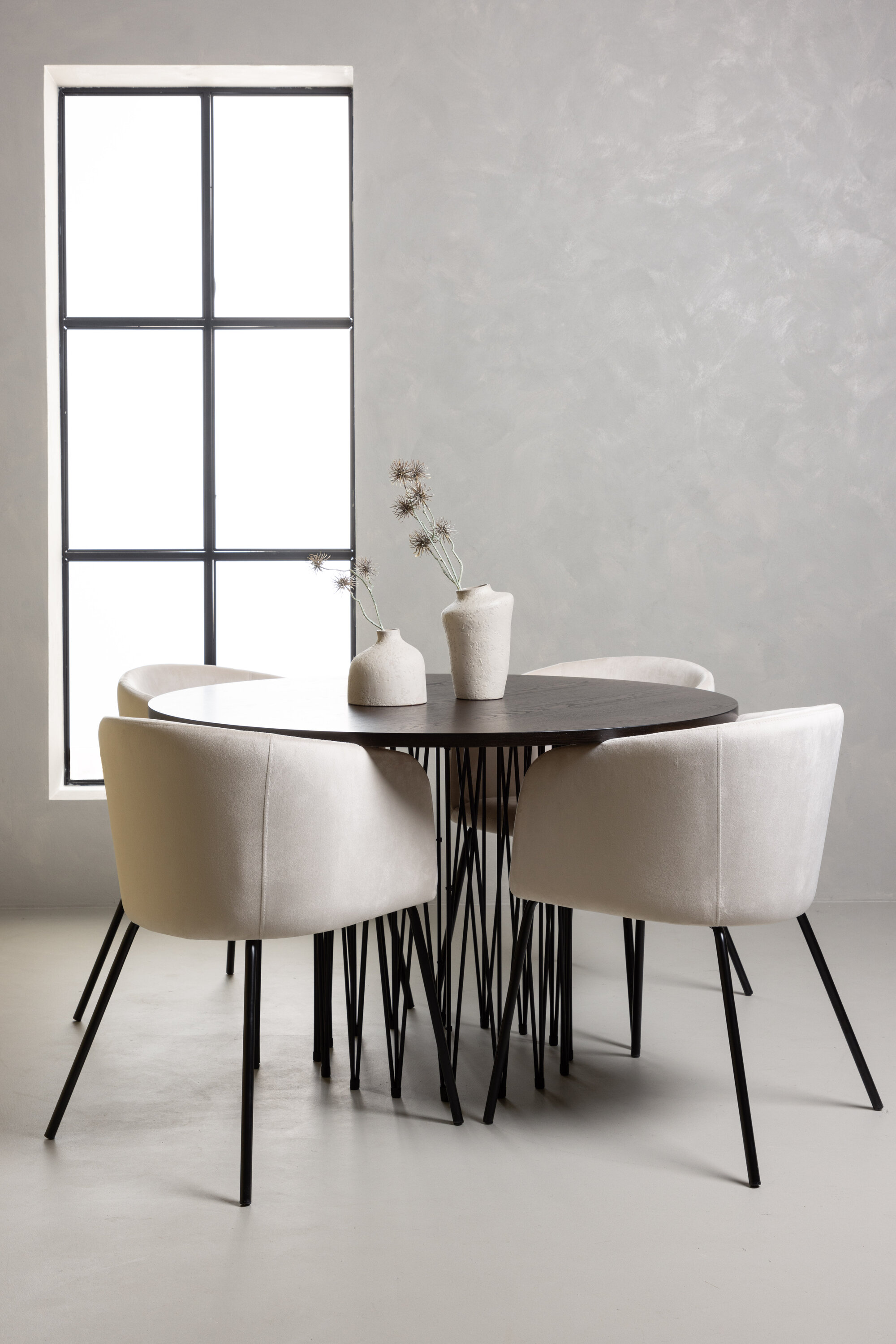 deLOHN Stone round, Berit Kör alakú étkezőgarnitúra deLOHN Stone round, Berit Kör alakú étkezőgarnitúra