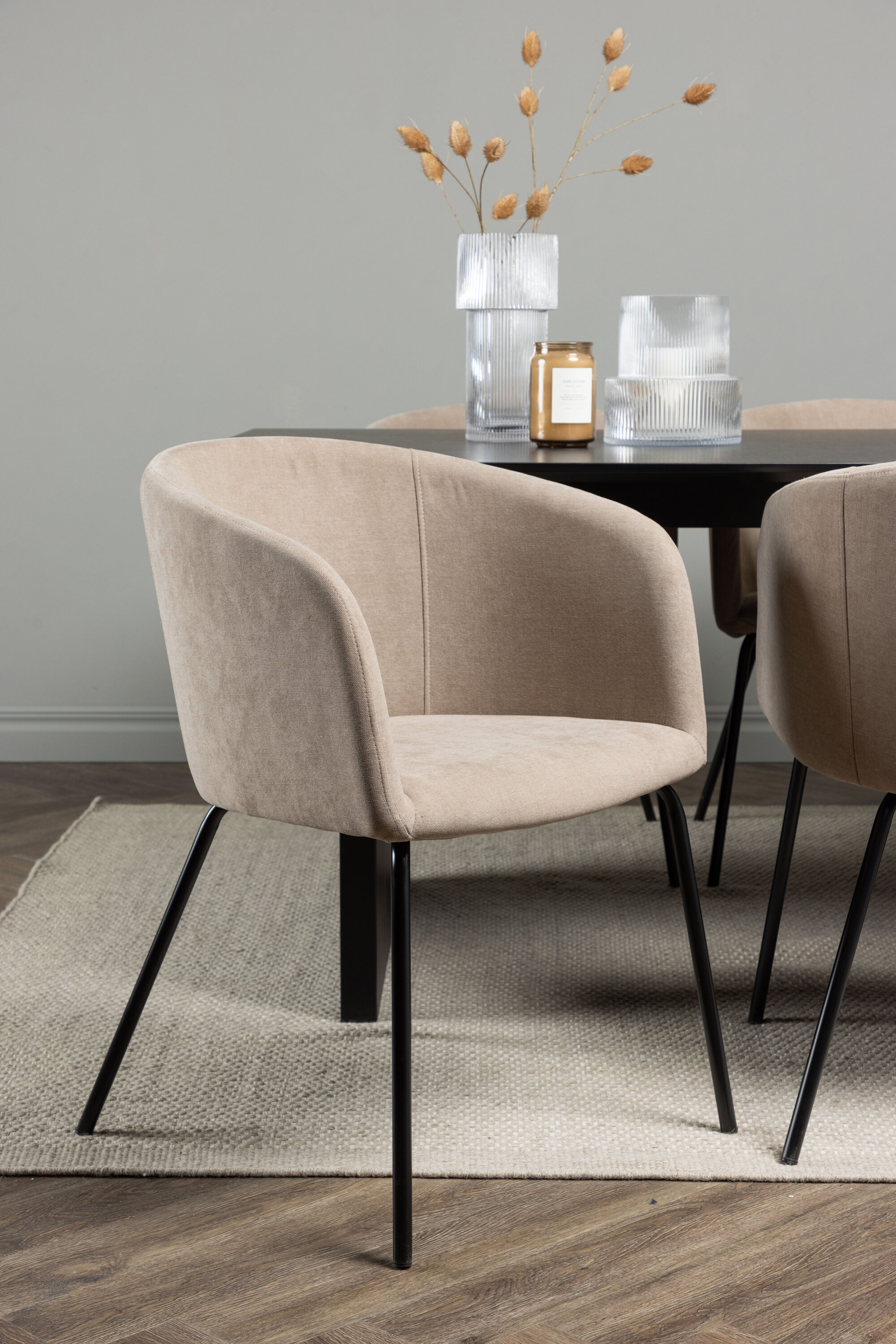 deLOHN Vail, Berit Téglalap alakú étkezőgarnitúra