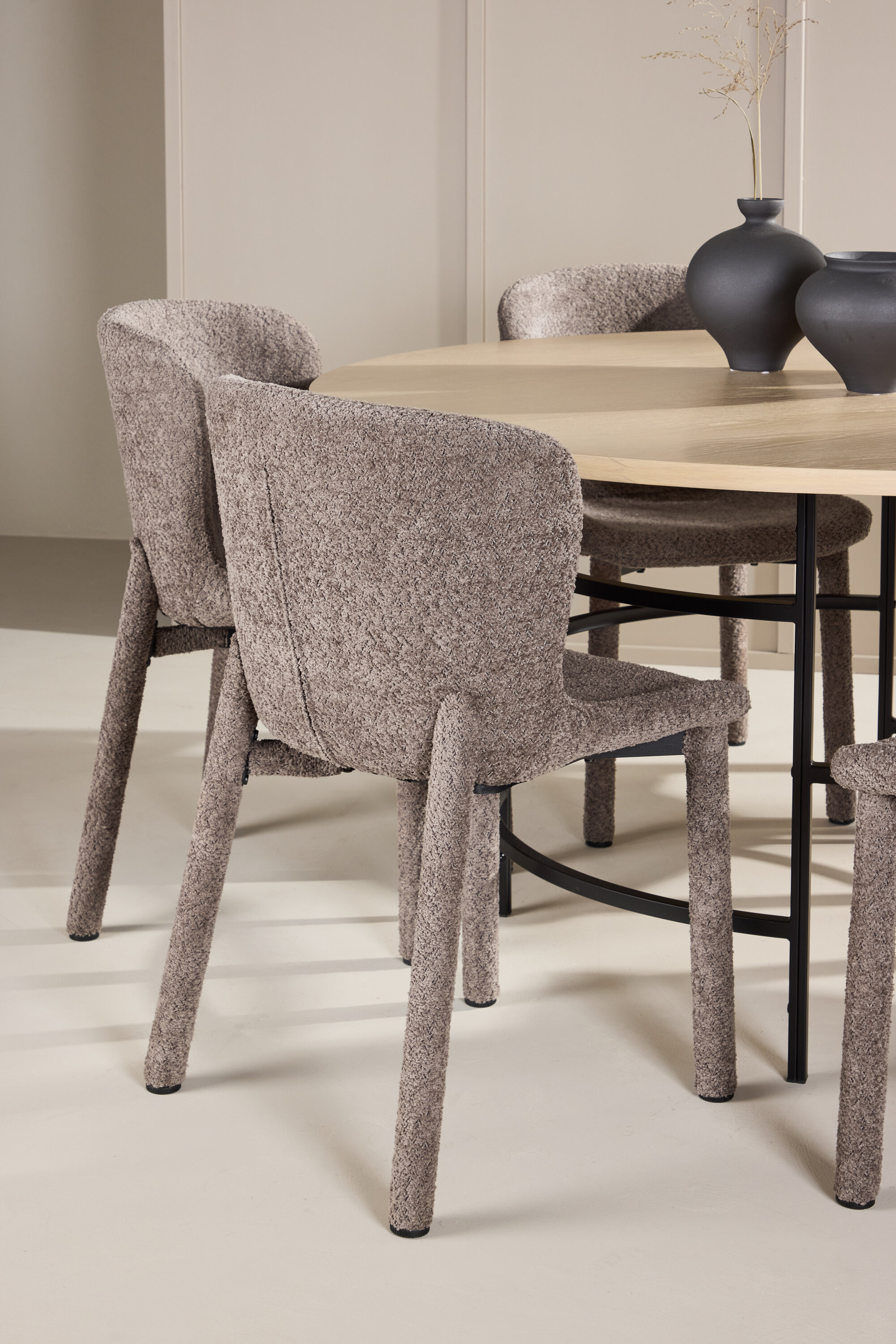 deLOHN Copenhagen, Astoria Kör alakú étkezőgarnitúra