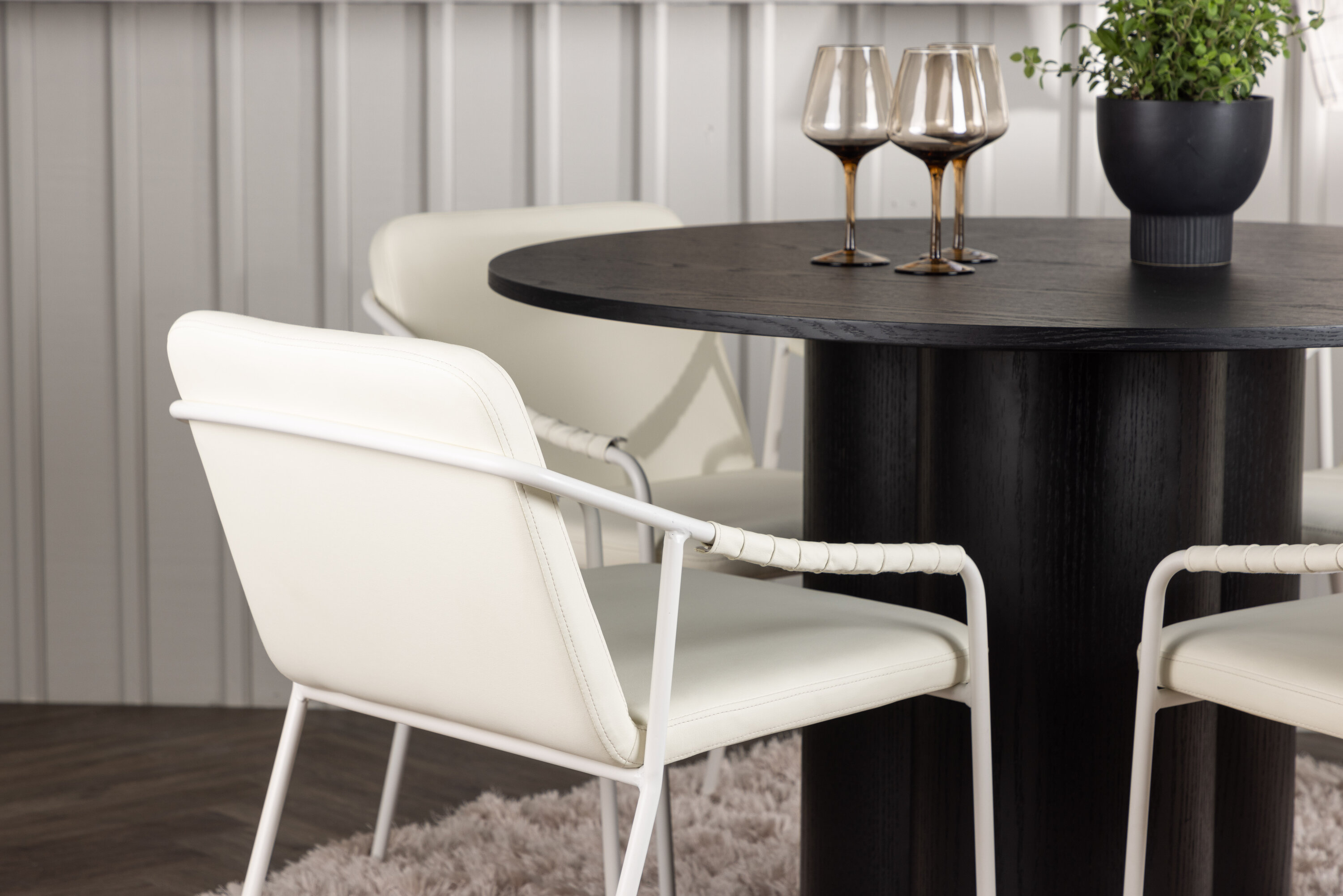 deLOHN Tvist Kör alakú étkezőgarnitúra deLOHN Tvist Kör alakú étkezőgarnitúra