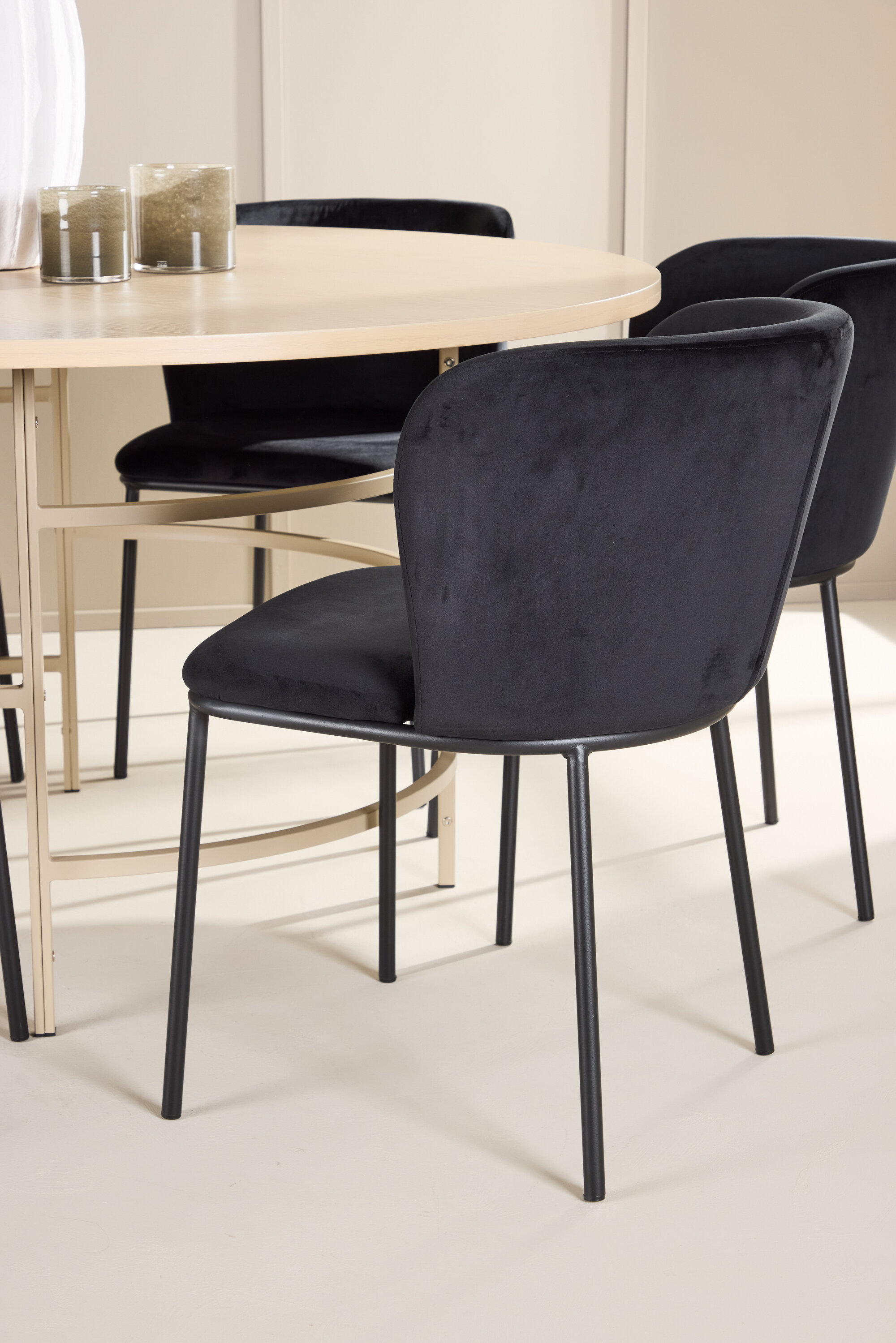 deLOHN Copenhagen, Edina Kör alakú étkezőgarnitúra