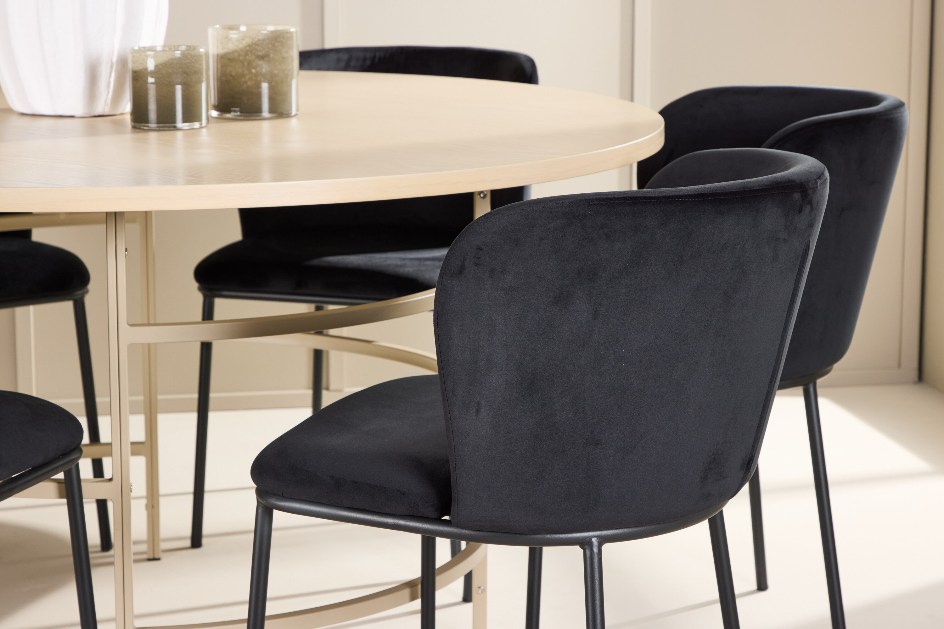 deLOHN Copenhagen, Edina Kör alakú étkezőgarnitúra