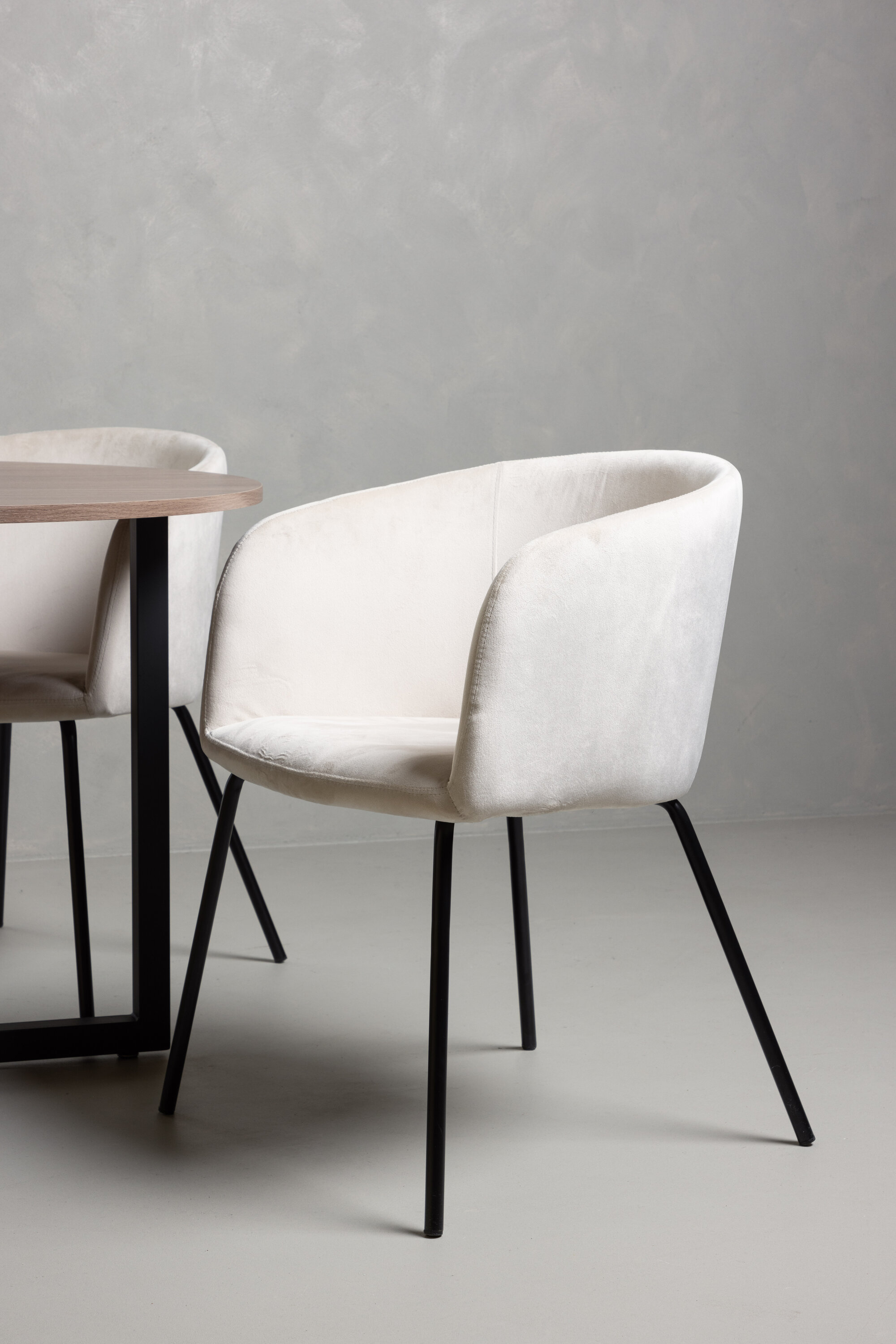 deLOHN Durango, Berit Kör alakú étkezőgarnitúra