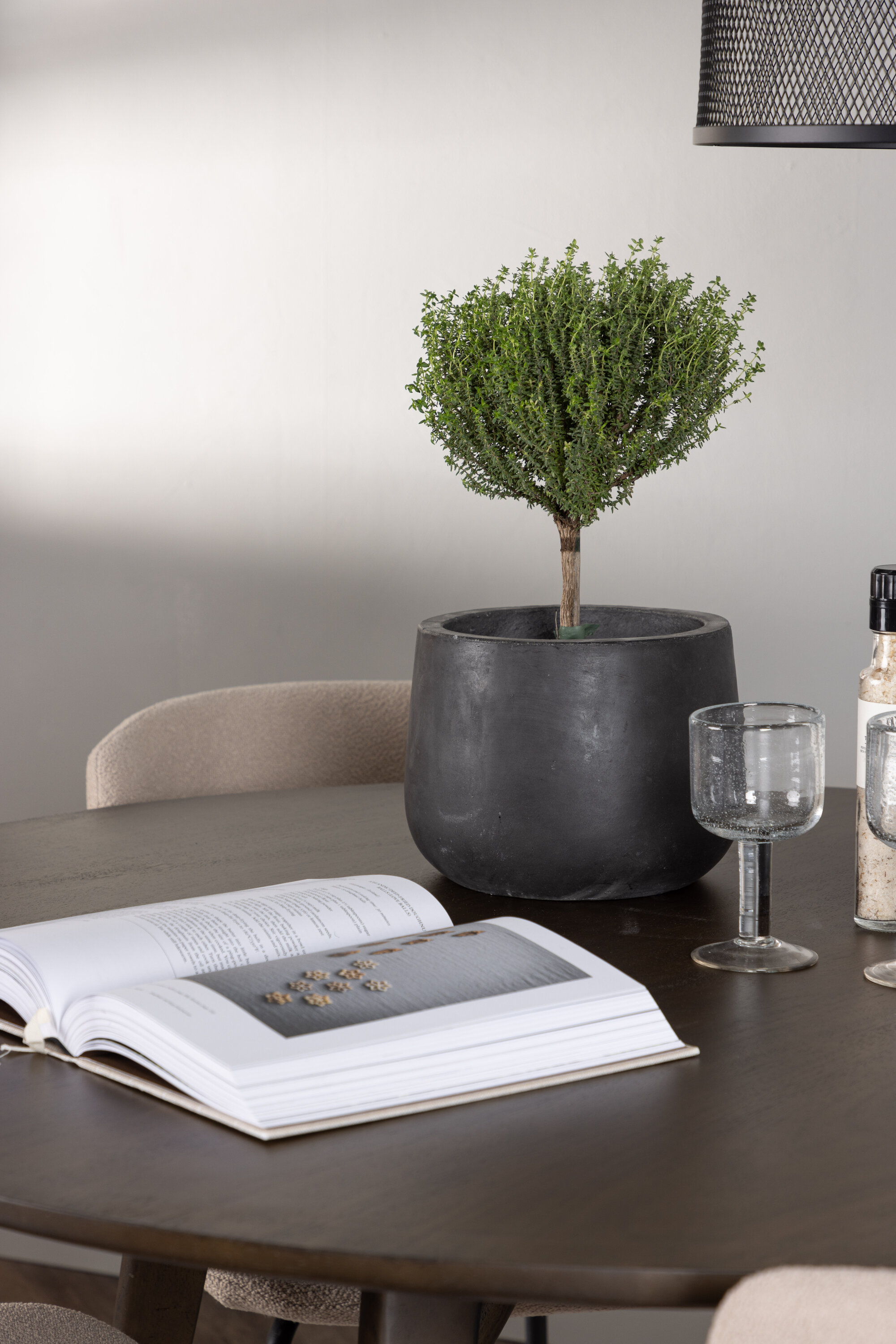 deLOHN Modesto Kör alakú étkezőgarnitúra deLOHN Modesto Kör alakú étkezőgarnitúra