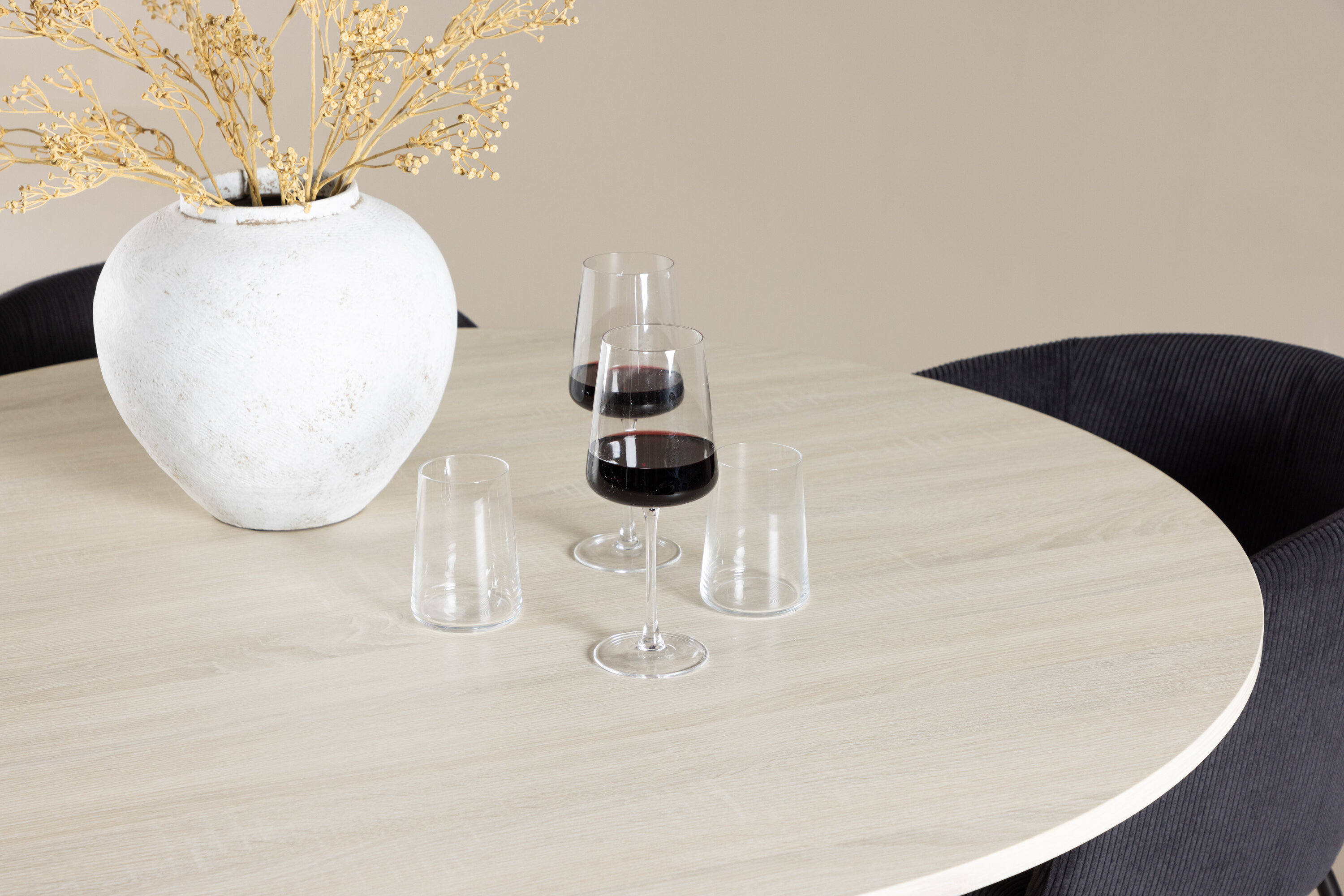 deLOHN Lanzo, Berit Kör alakú étkezőgarnitúra