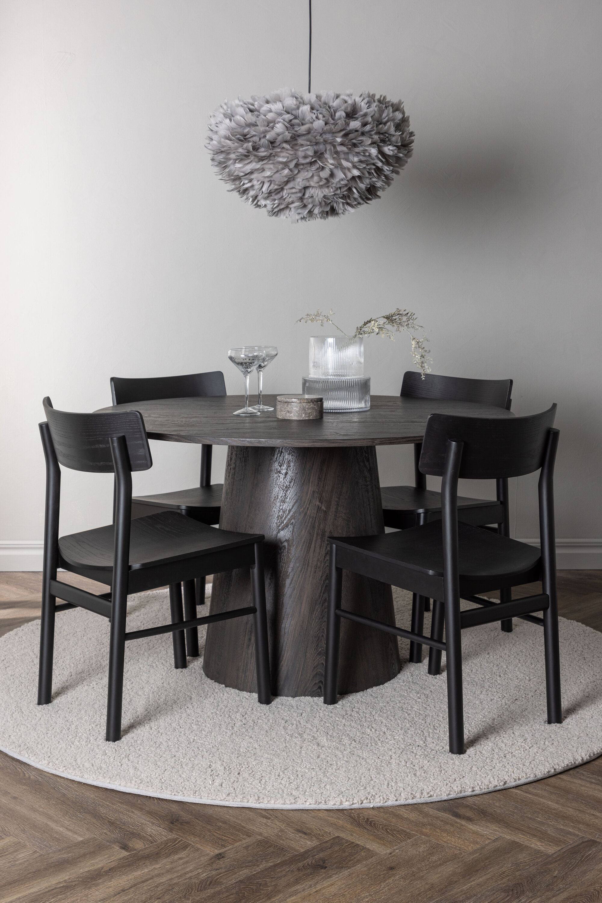 deLOHN Montros Kör alakú étkezőgarnitúra deLOHN Montros Kör alakú étkezőgarnitúra