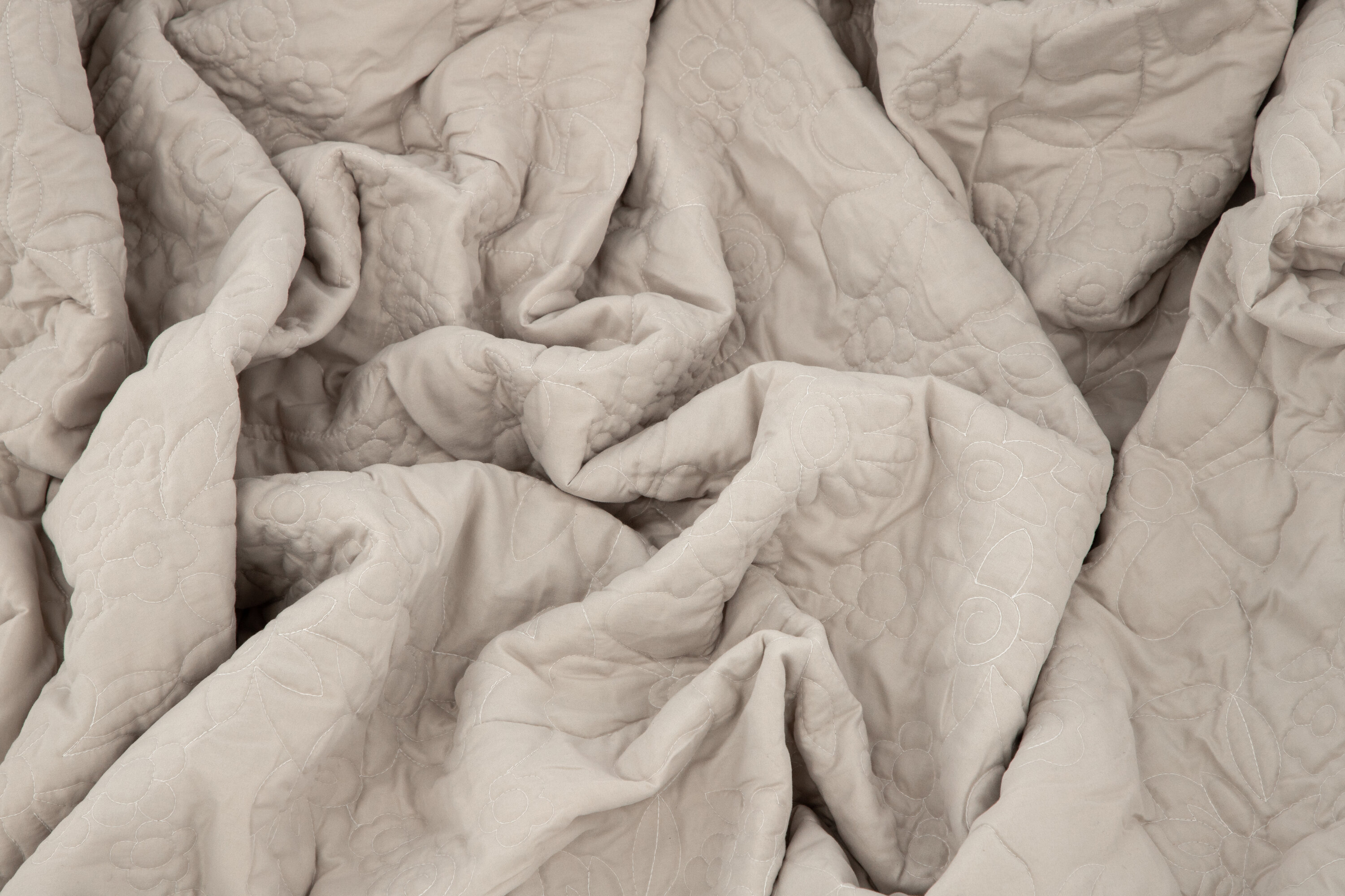 deLOHN Niki Ágynemű