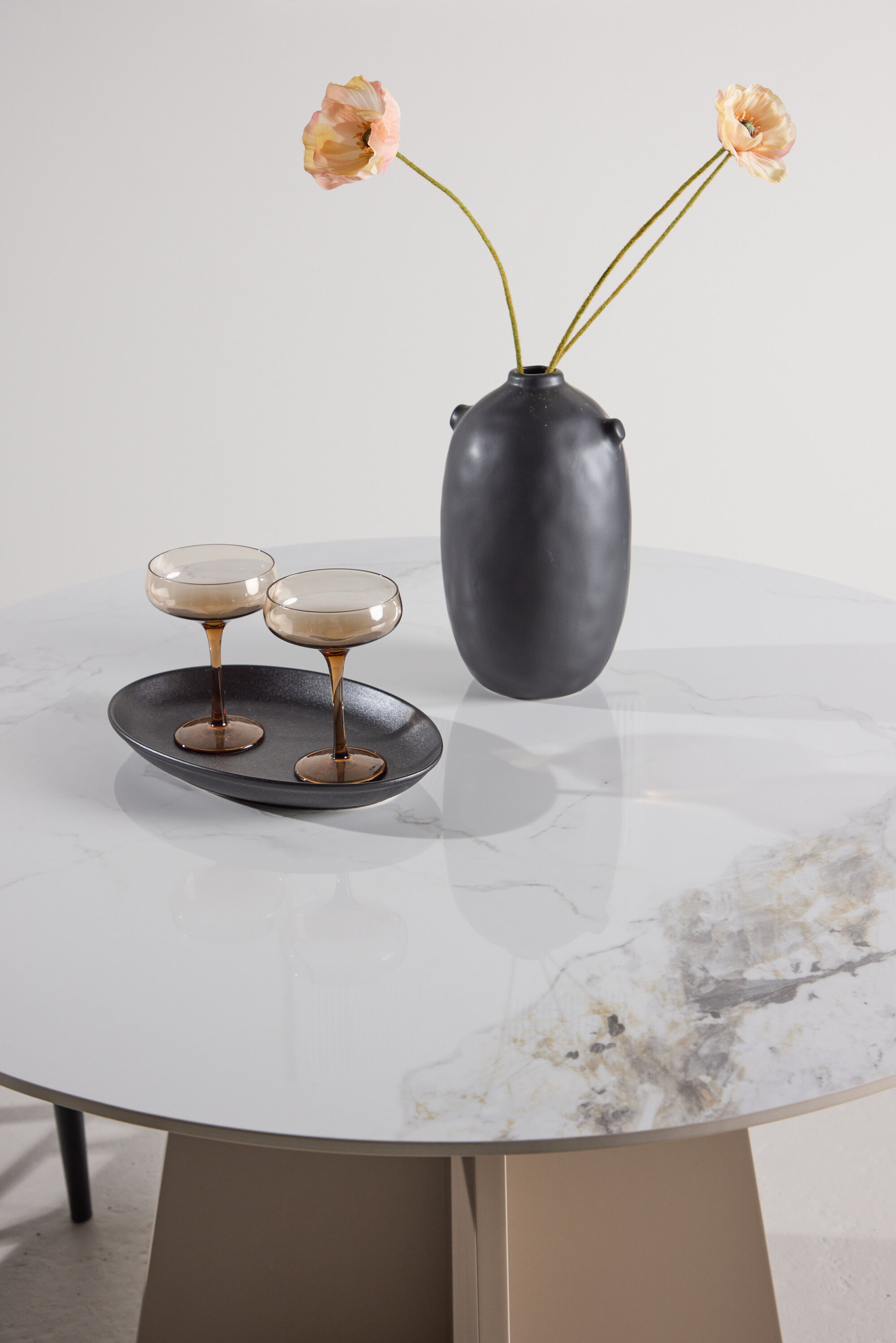 deLOHN Bootcut Kerek étkezőasztal