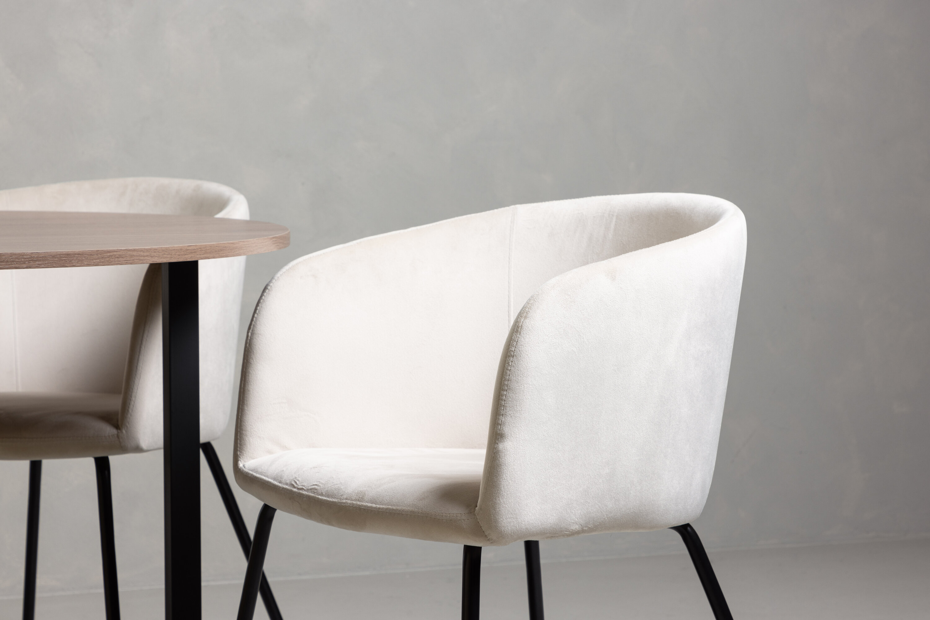 deLOHN Durango, Berit Kör alakú étkezőgarnitúra