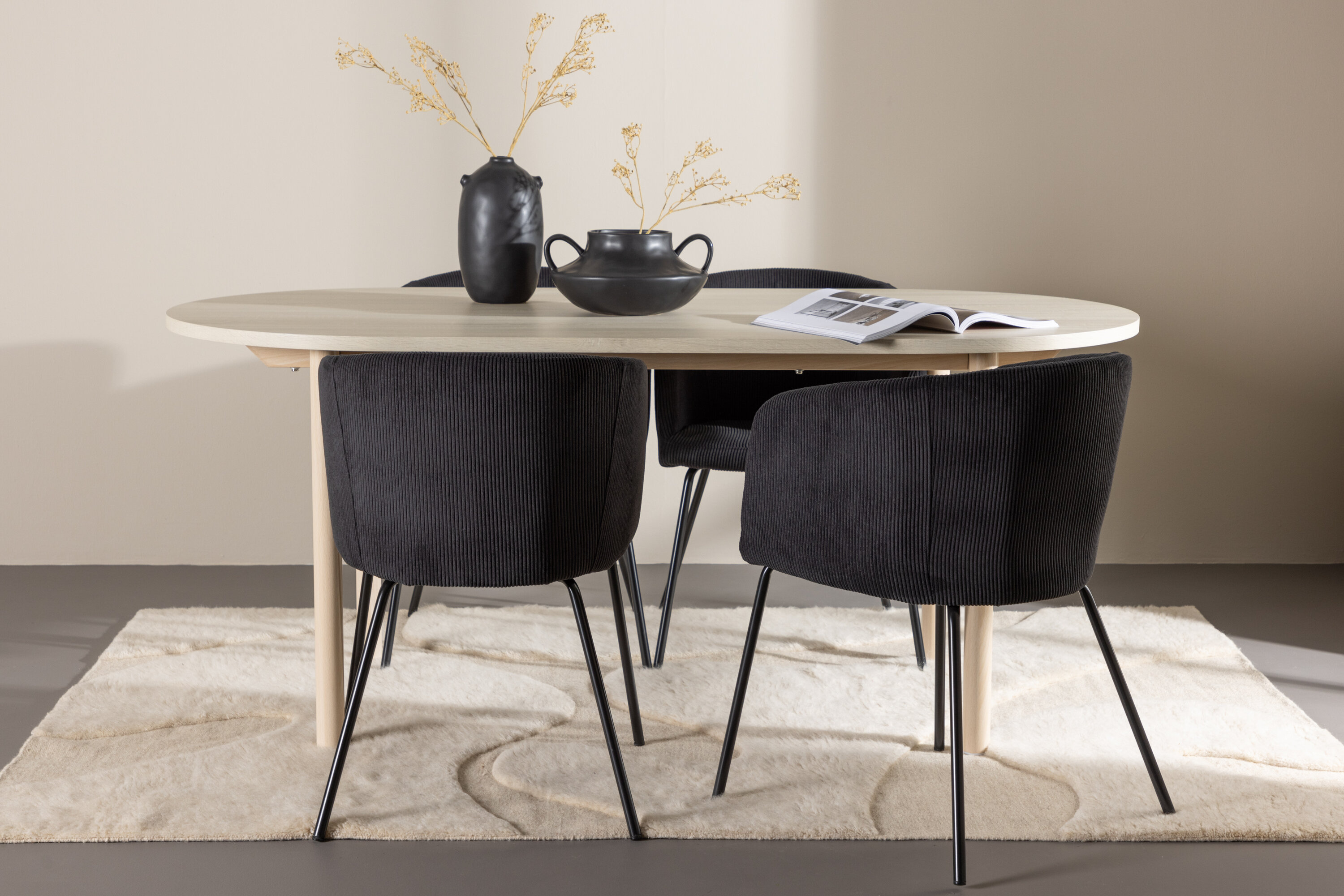 deLOHN Andy, Berit Ovális étkezőgarnitúra