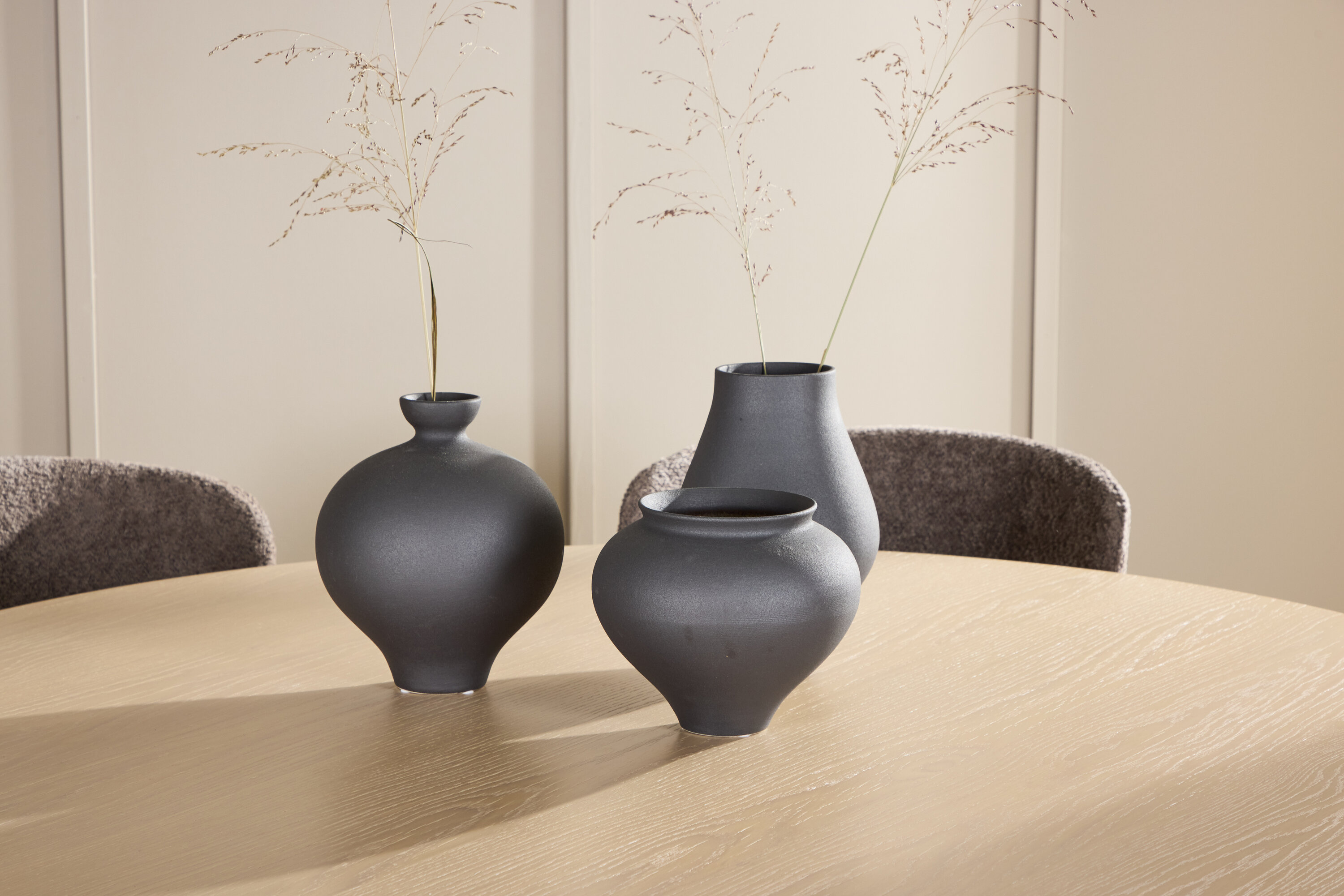 deLOHN Copenhagen, Astoria Kör alakú étkezőgarnitúra deLOHN Copenhagen, Astoria Kör alakú étkezőgarnitúra