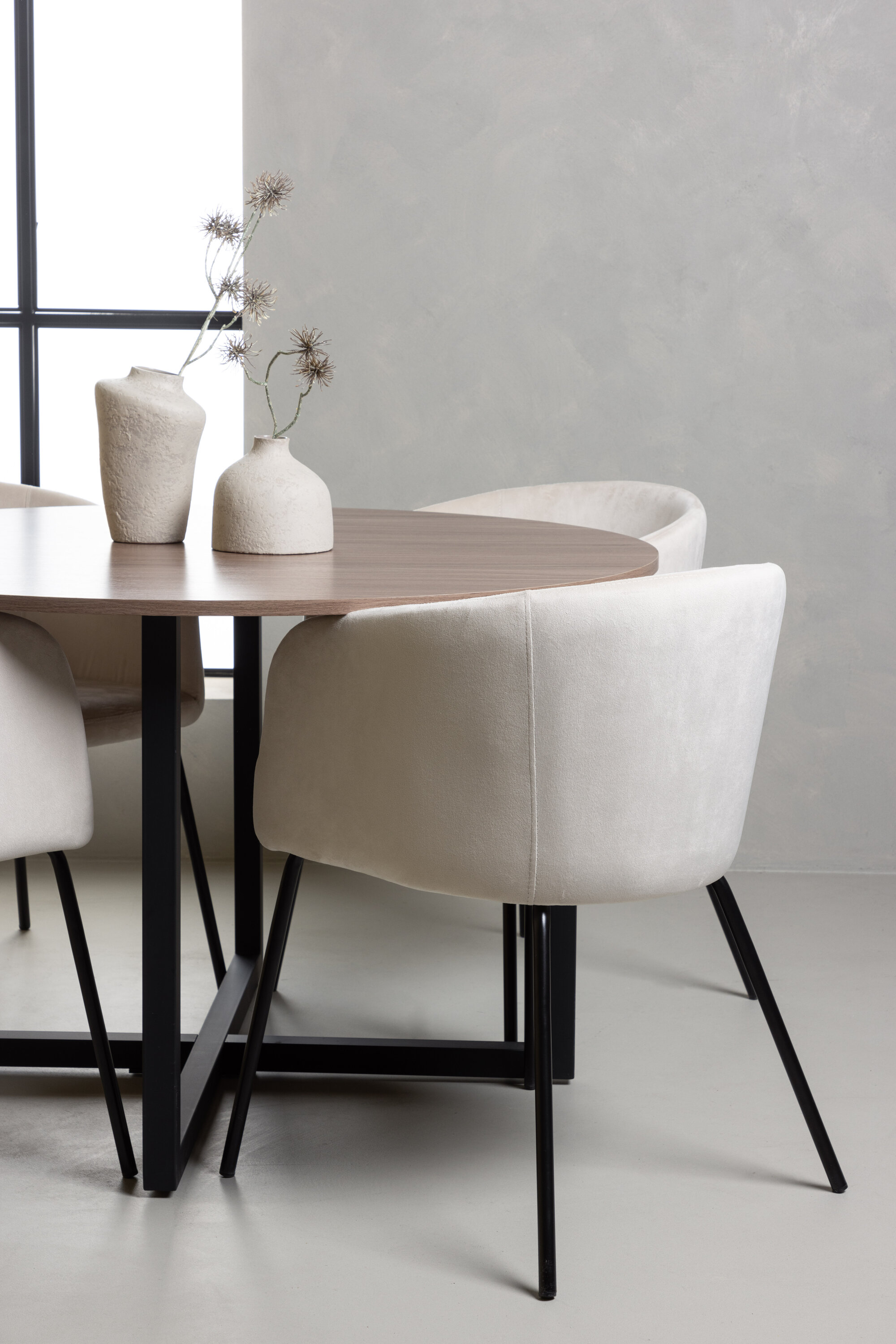 deLOHN Durango, Berit Kör alakú étkezőgarnitúra