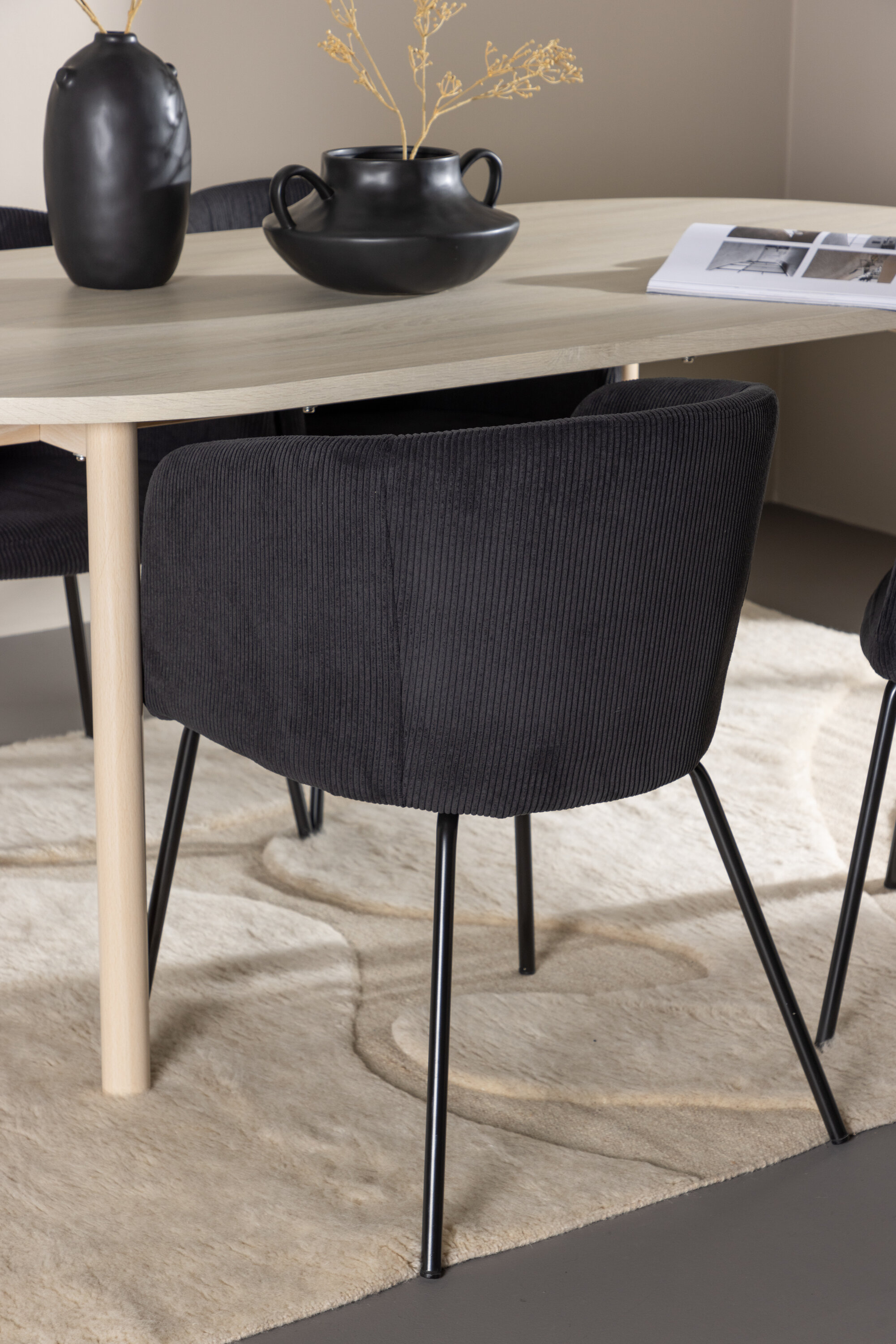 deLOHN Andy, Berit Ovális étkezőgarnitúra