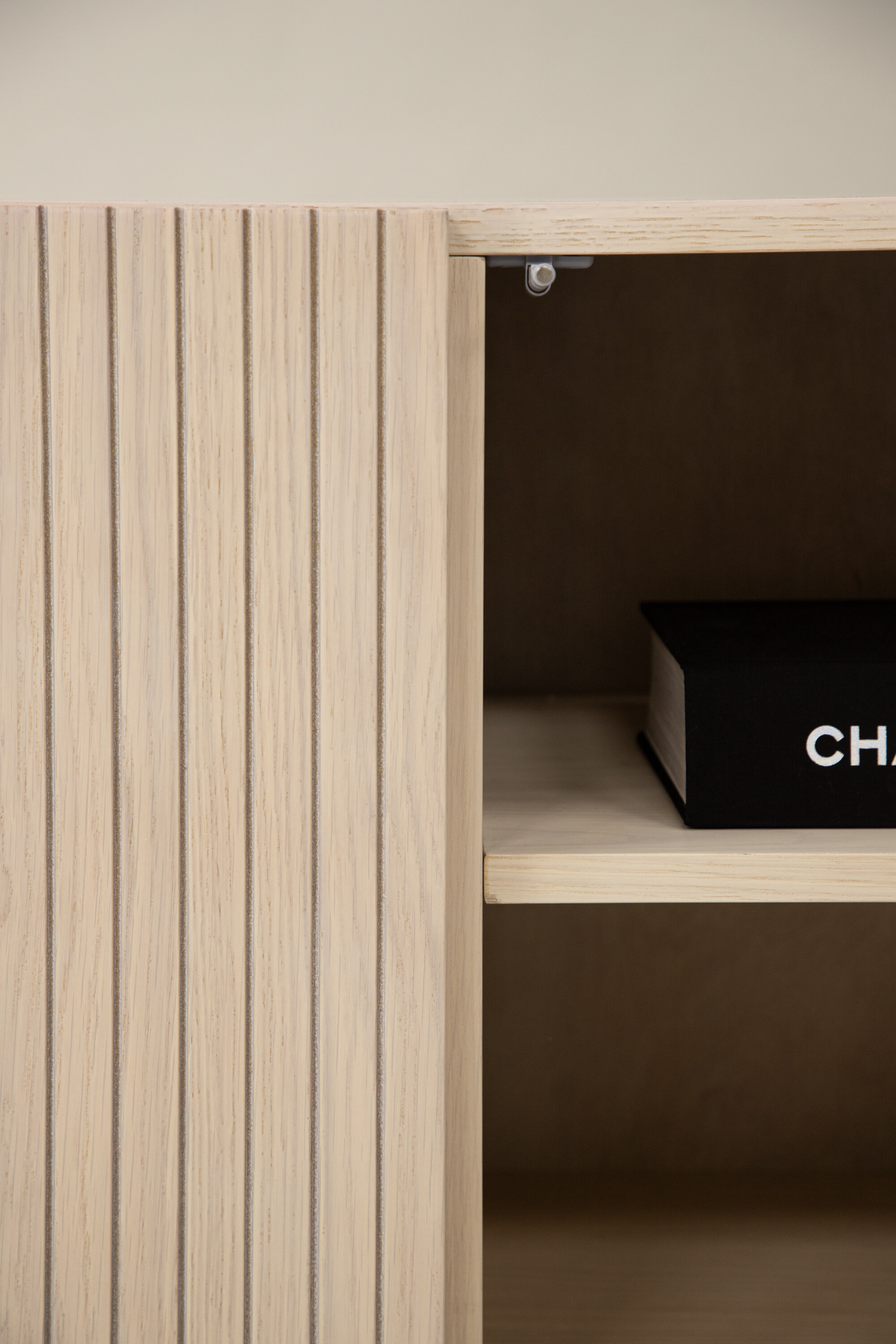 deLOHN Björkön Tárolószekrény