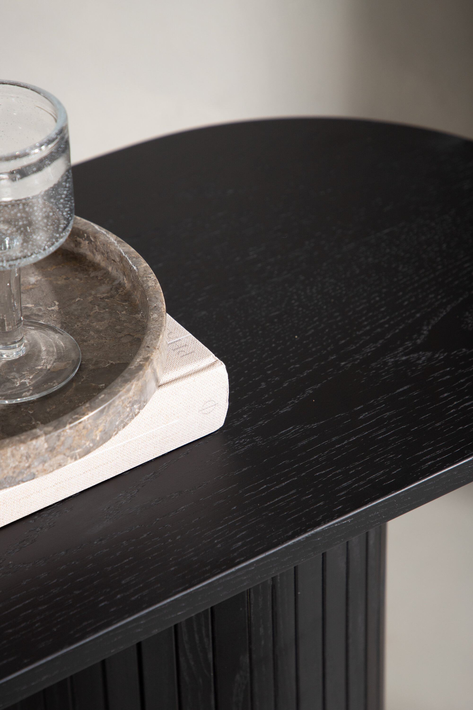 deLOHN Bianca Kisasztal