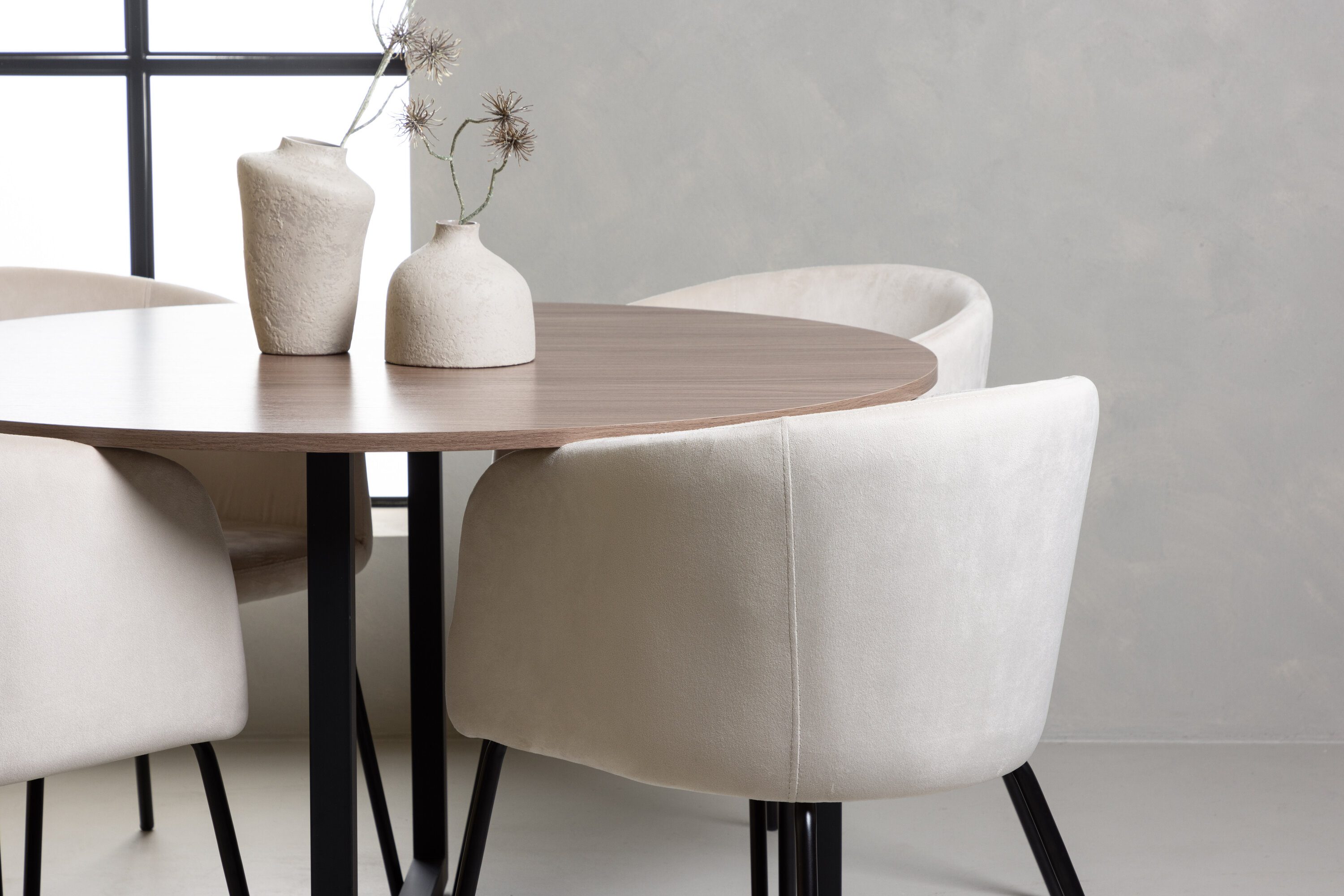 deLOHN Durango, Berit Kör alakú étkezőgarnitúra