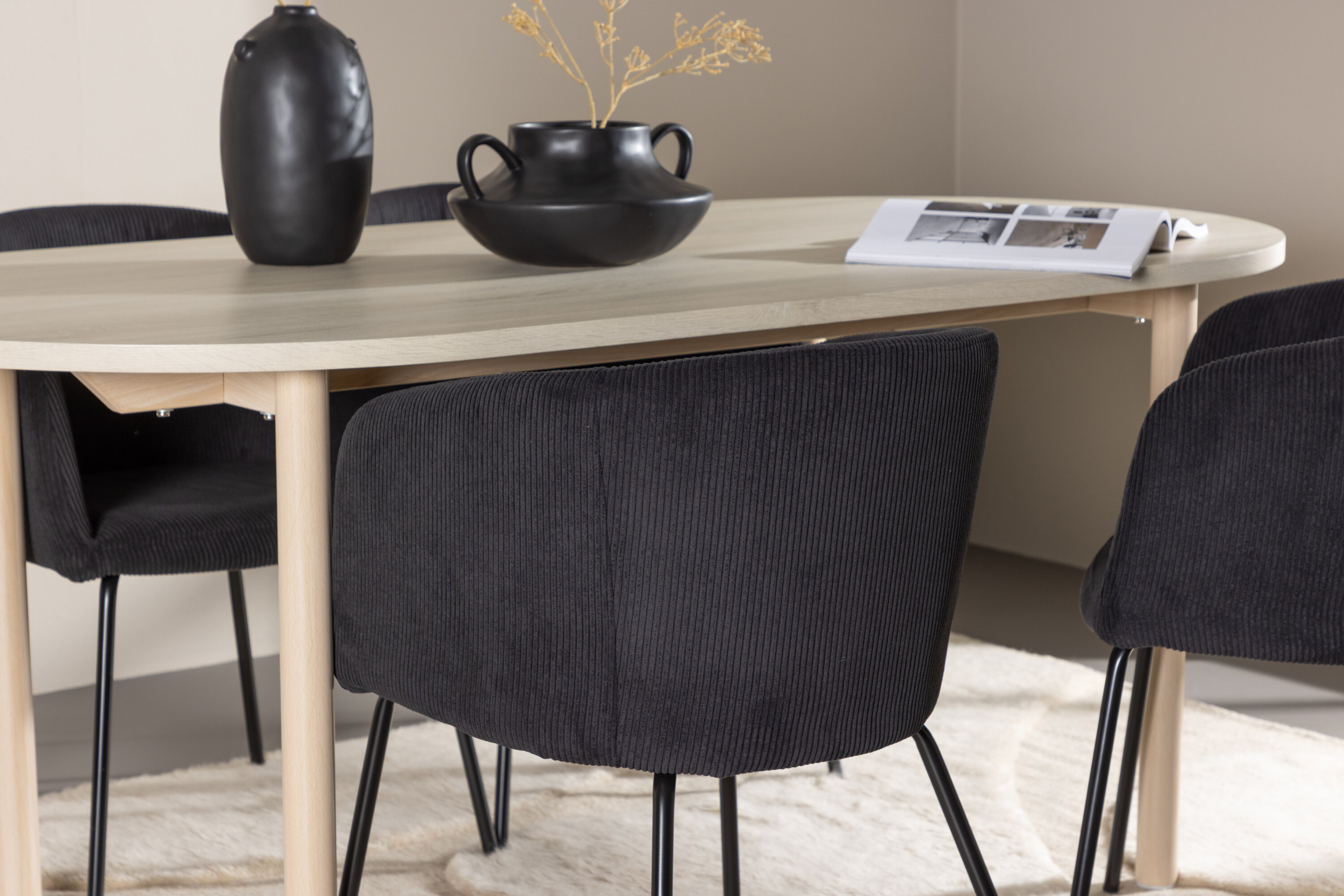 deLOHN Andy, Berit Ovális étkezőgarnitúra