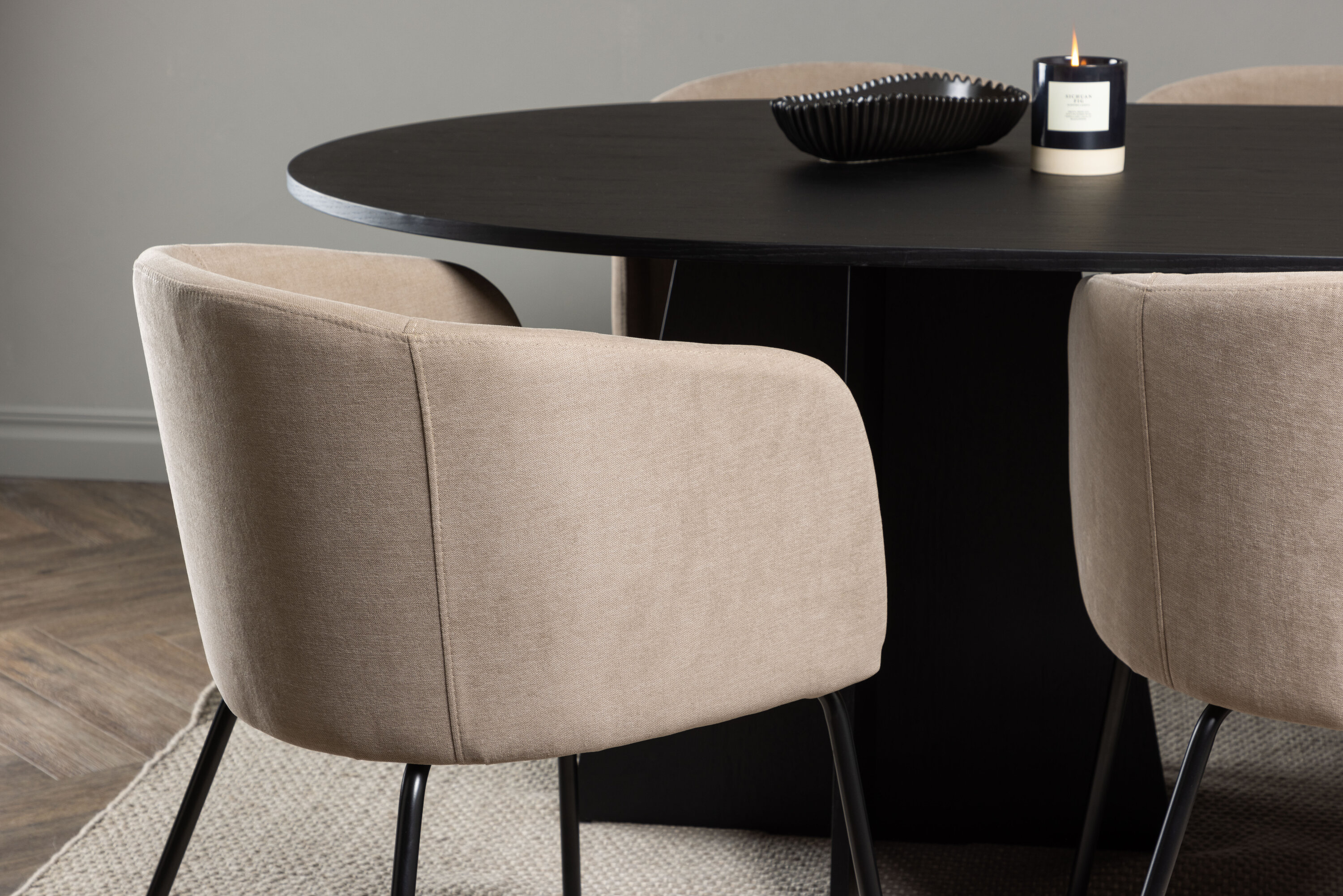 deLOHN Bootcut Oval, Berit Téglalap alakú étkezőgarnitúra