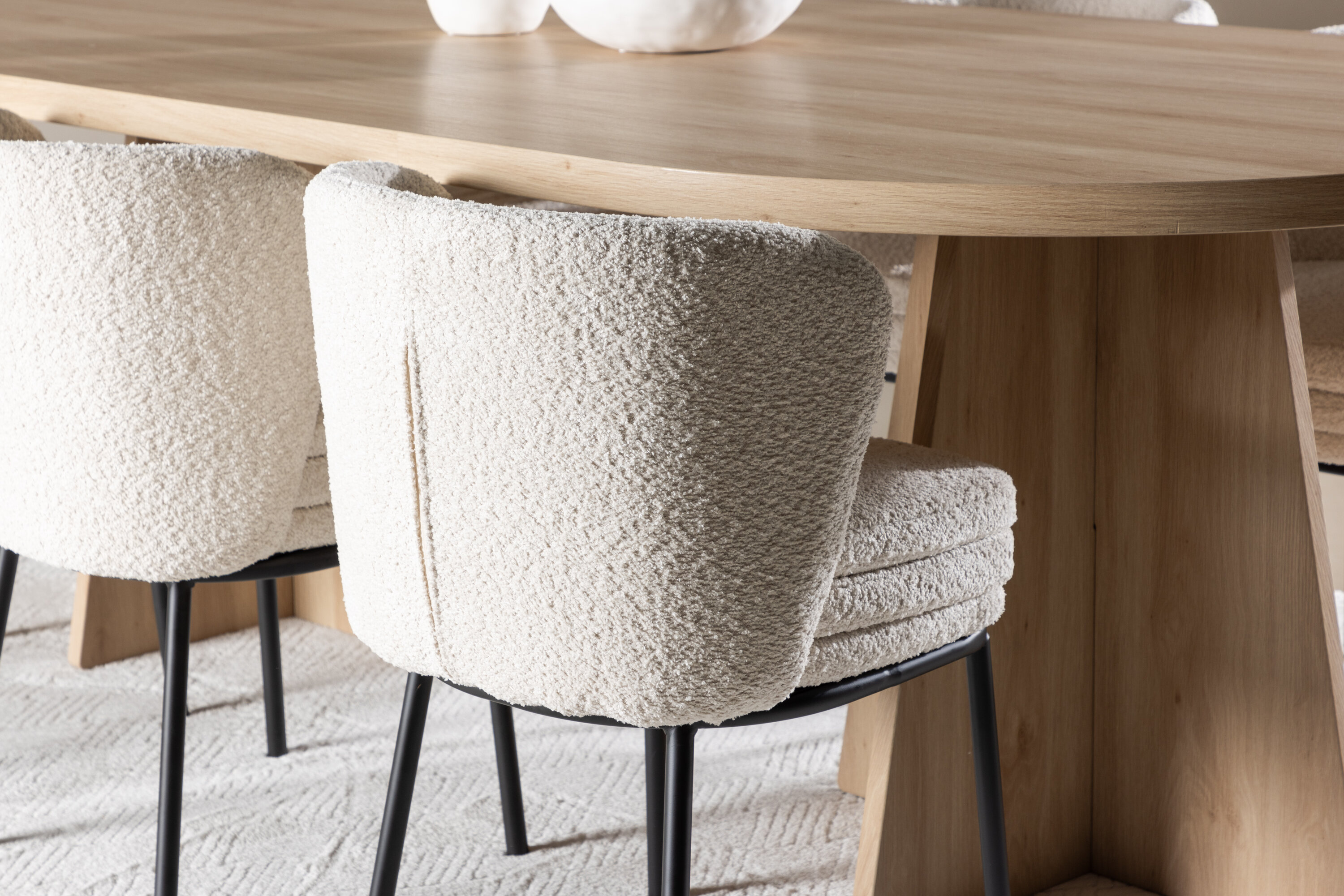 deLOHN Bootcut, Agnes Ovális étkezőgarnitúra