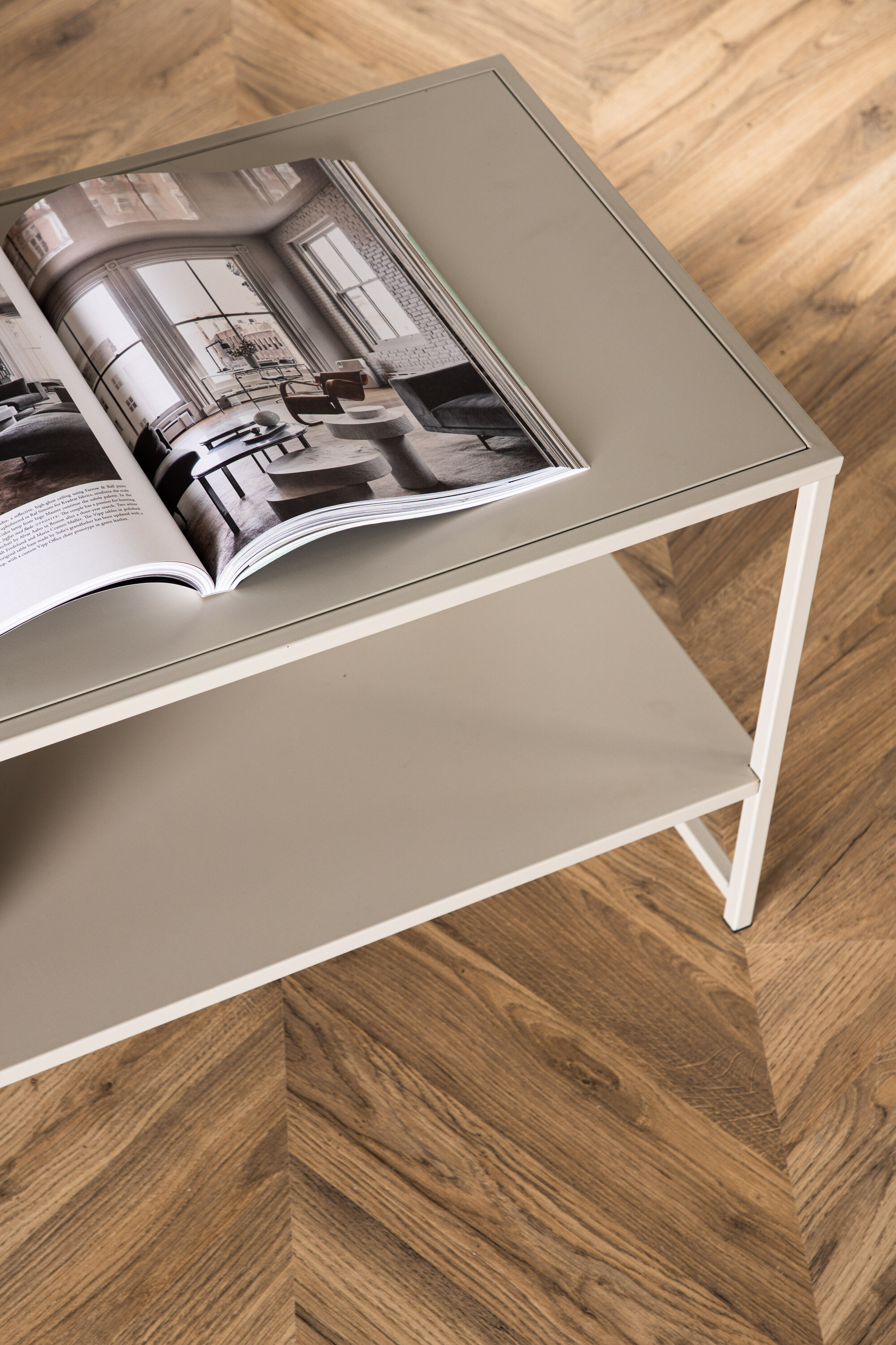 deLOHN Staal Kisasztal