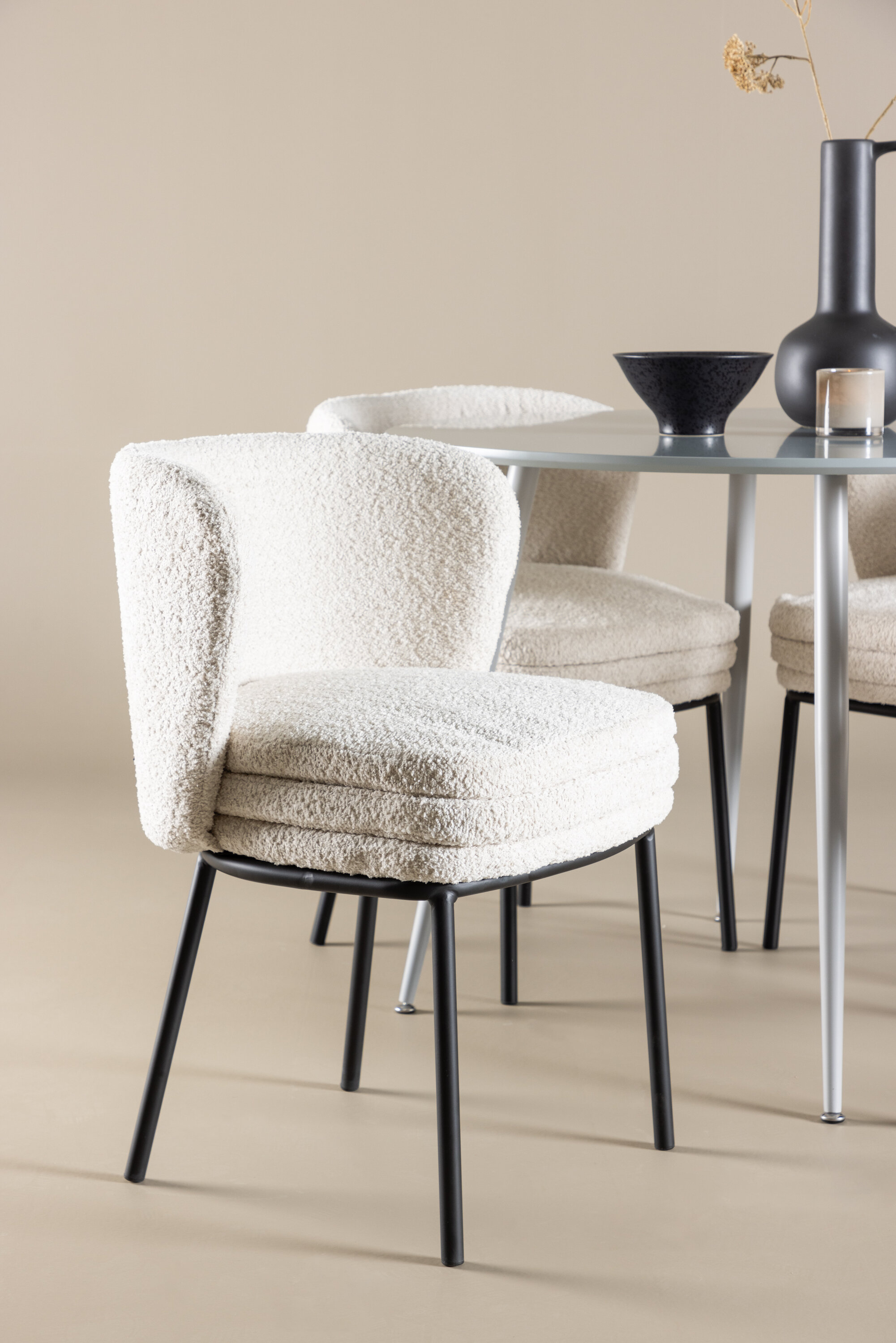 deLOHN Plaza, Agnes Kör alakú étkezőgarnitúra