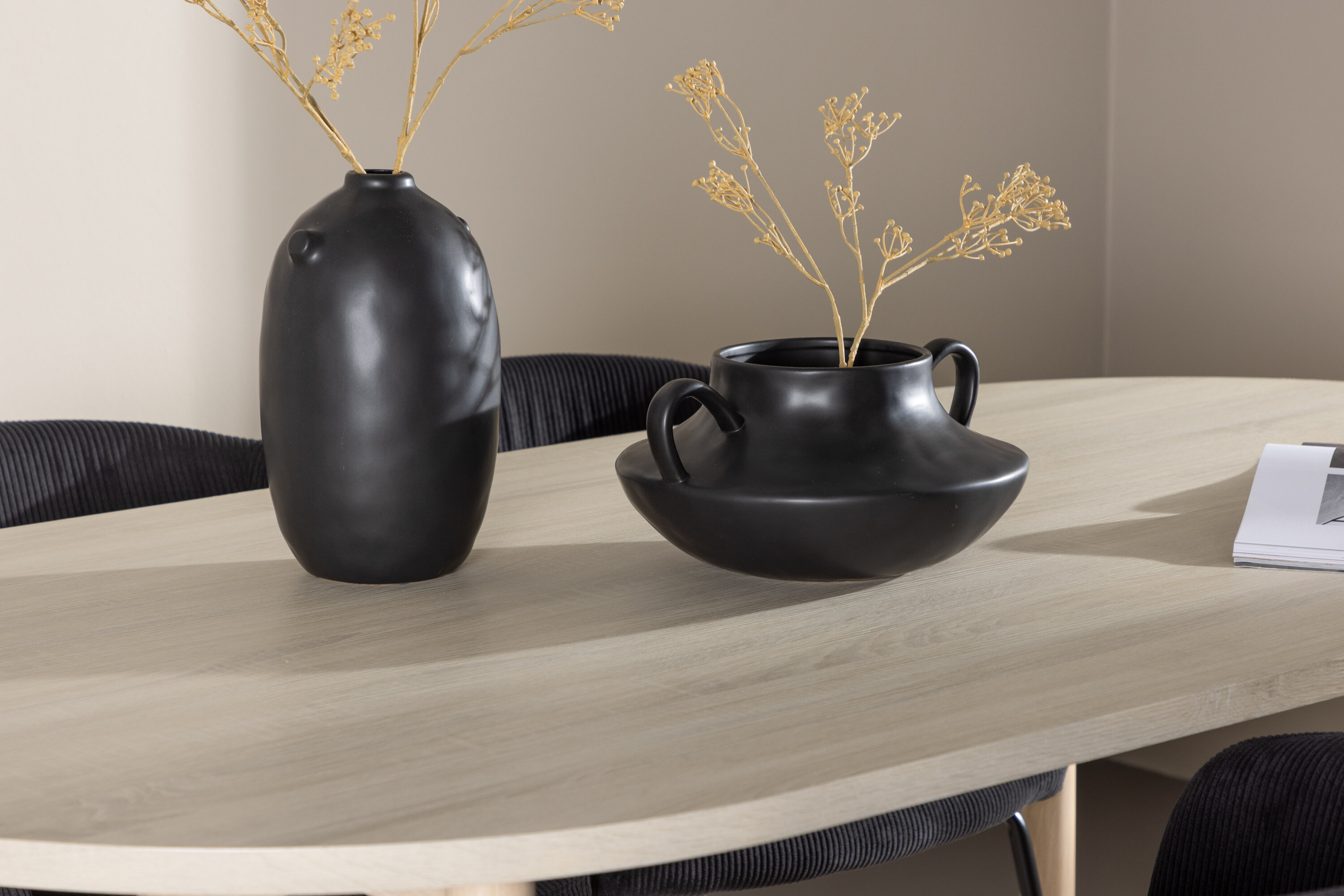 deLOHN Andy, Berit Ovális étkezőgarnitúra