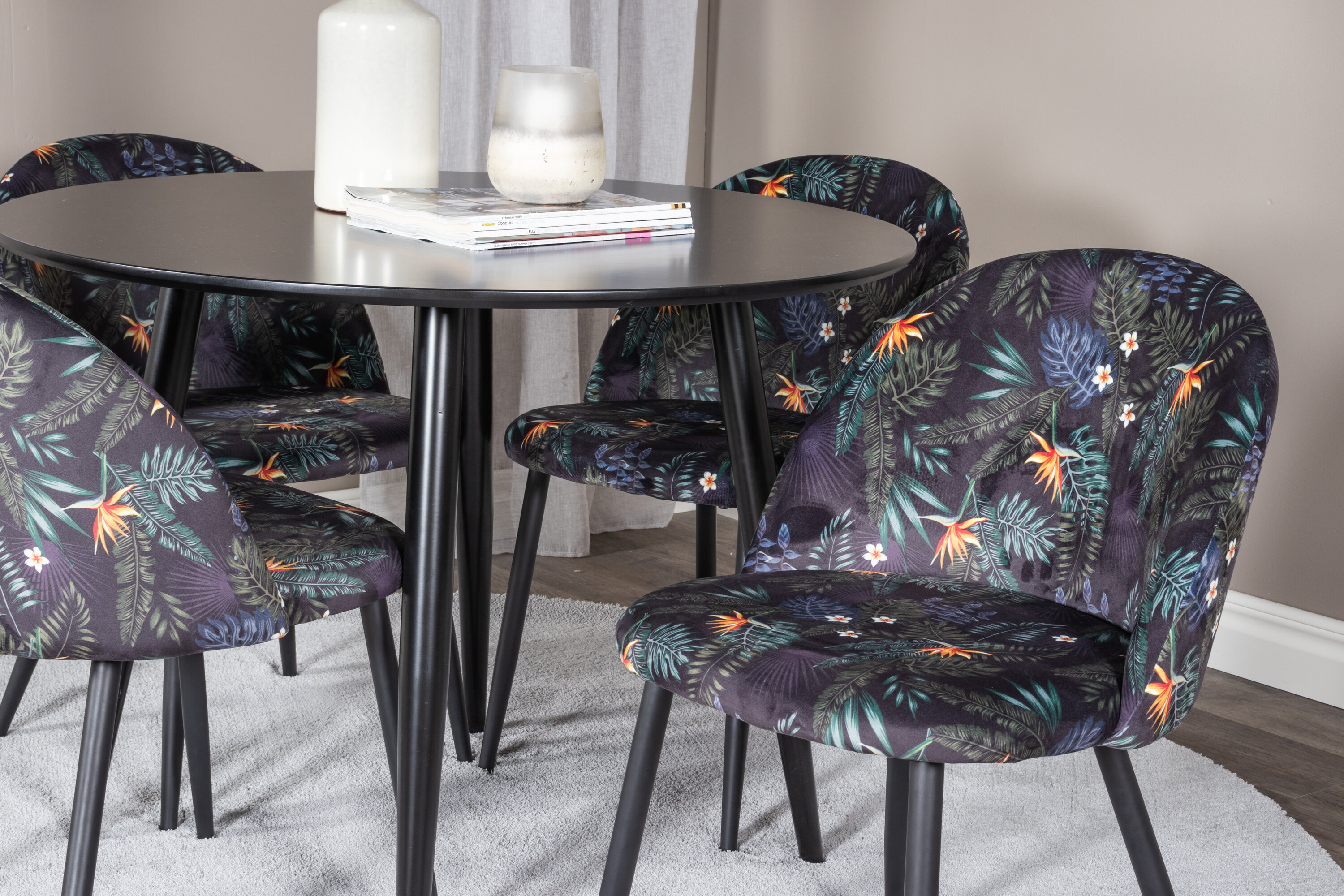 deLOHN Velvet, Plaza Kör alakú étkezőgarnitúra