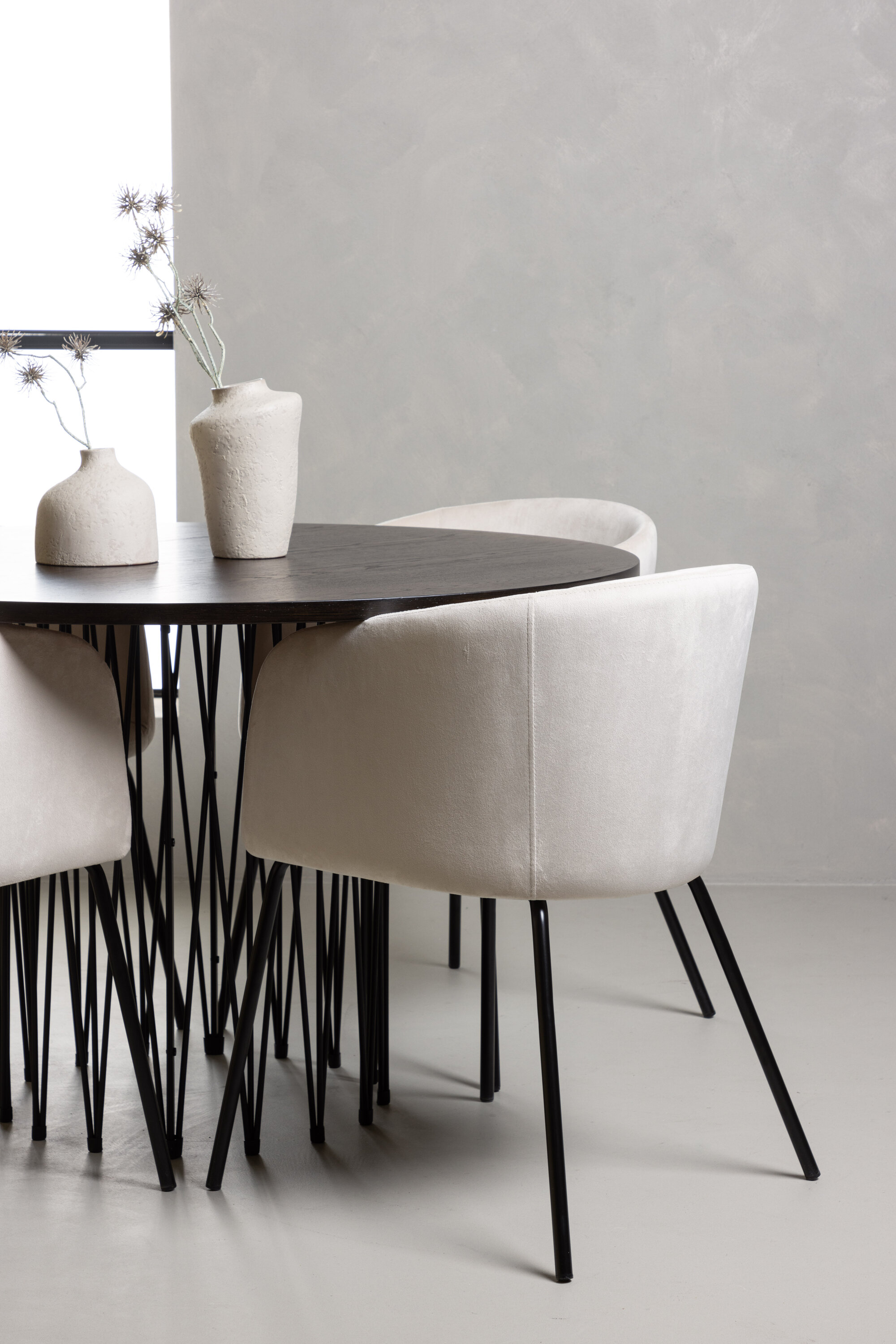 deLOHN Stone round, Berit Kör alakú étkezőgarnitúra deLOHN Stone round, Berit Kör alakú étkezőgarnitúra