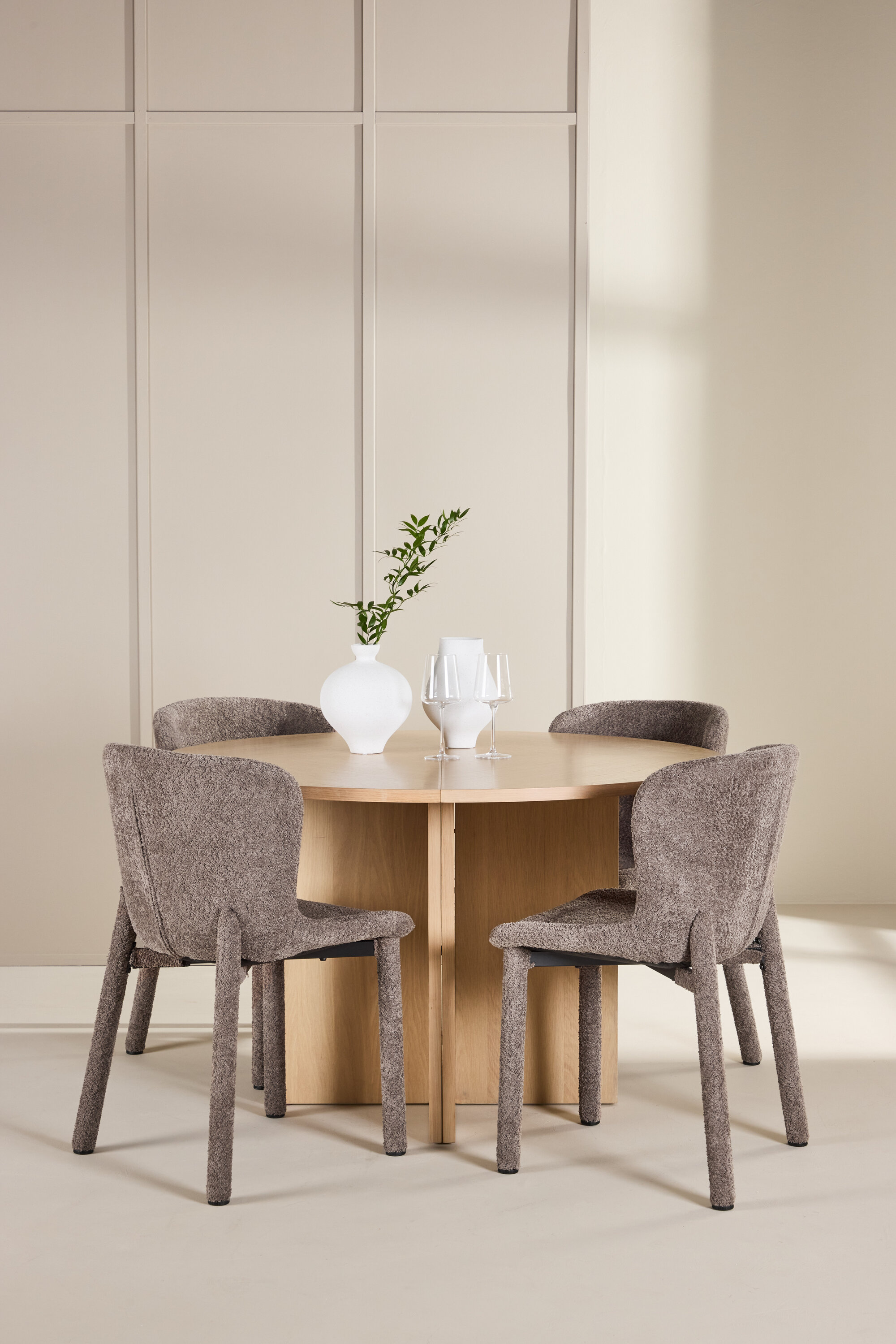 deLOHN Strada, Astoria Ovális étkezőgarnitúra deLOHN Strada, Astoria Ovális étkezőgarnitúra