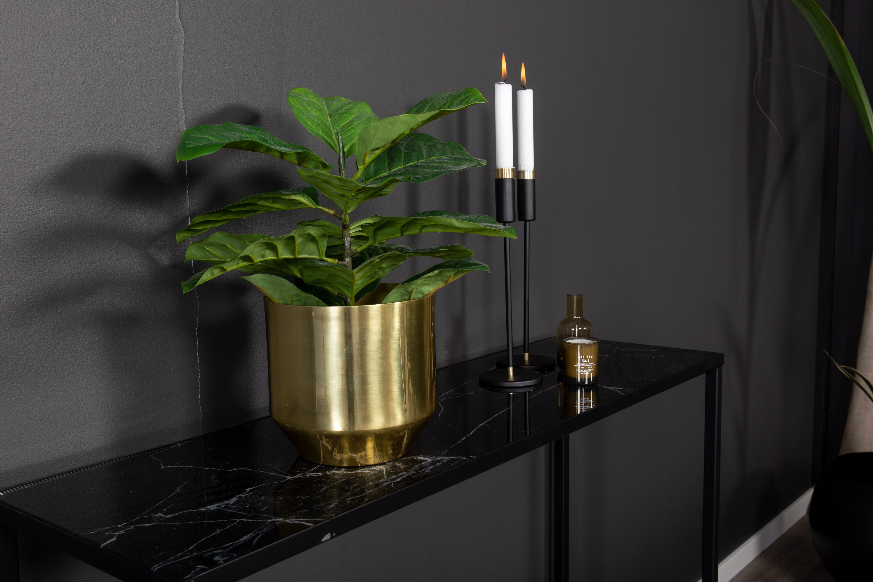 deLOHN Dipp Kisasztal