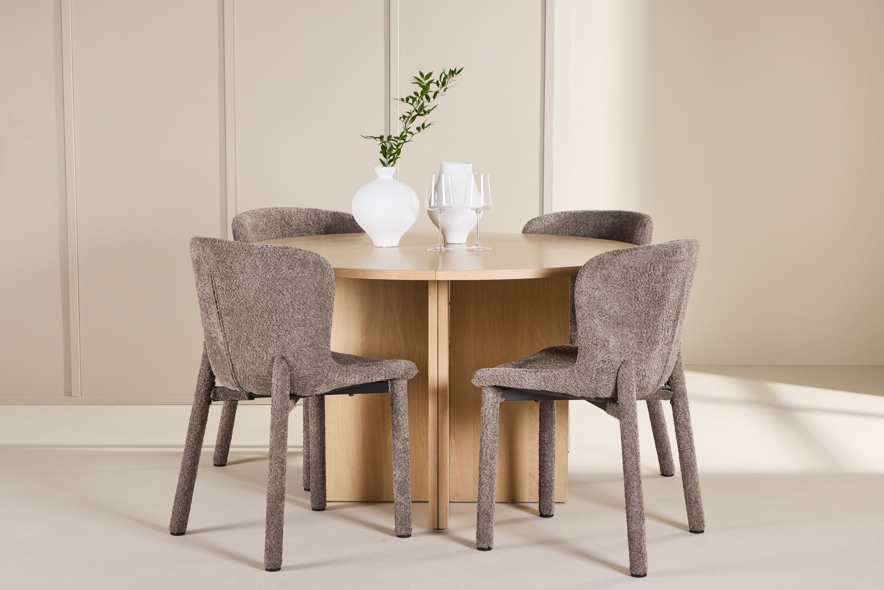 deLOHN Strada, Astoria Ovális étkezőgarnitúra deLOHN Strada, Astoria Ovális étkezőgarnitúra