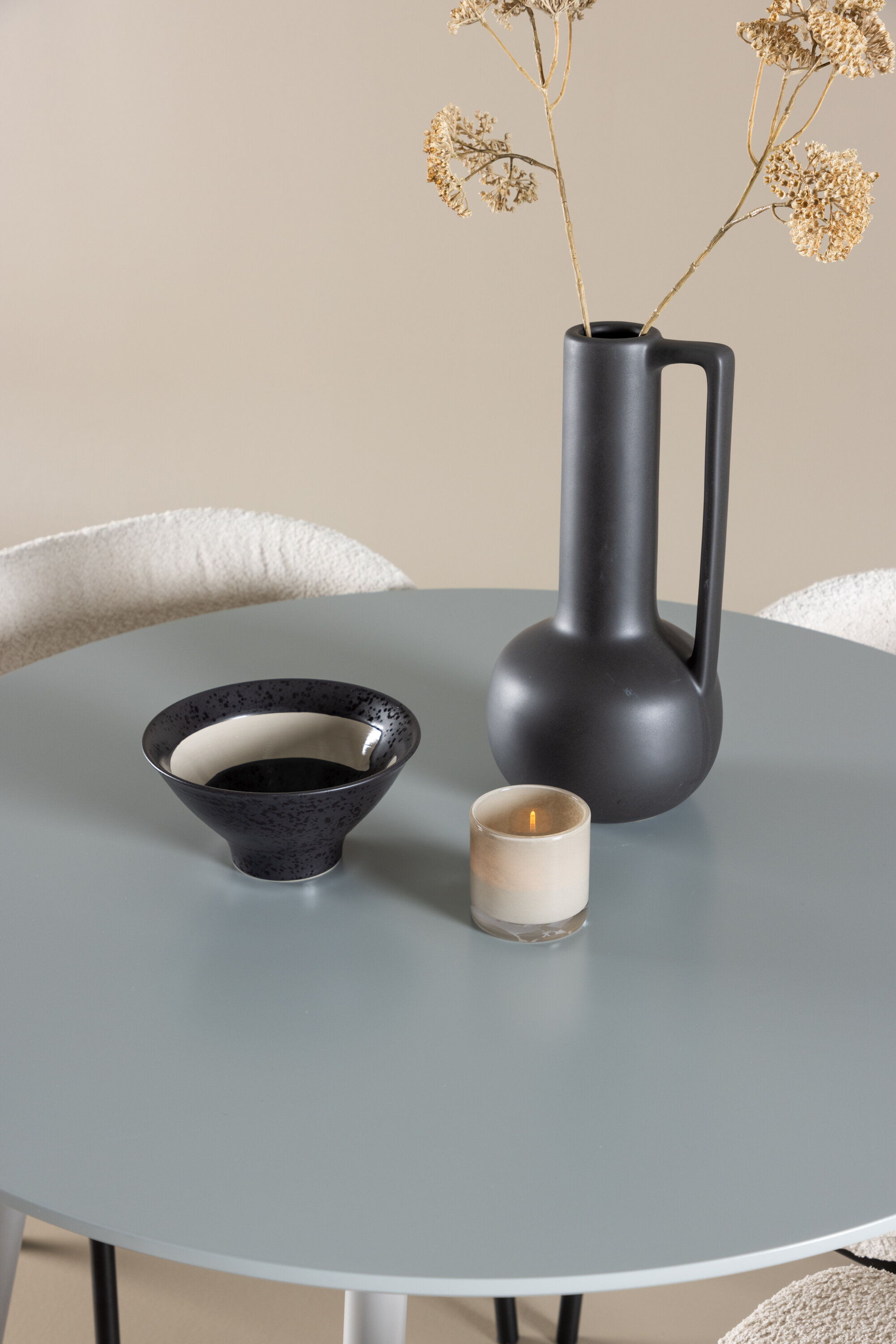 deLOHN Plaza, Agnes Kör alakú étkezőgarnitúra