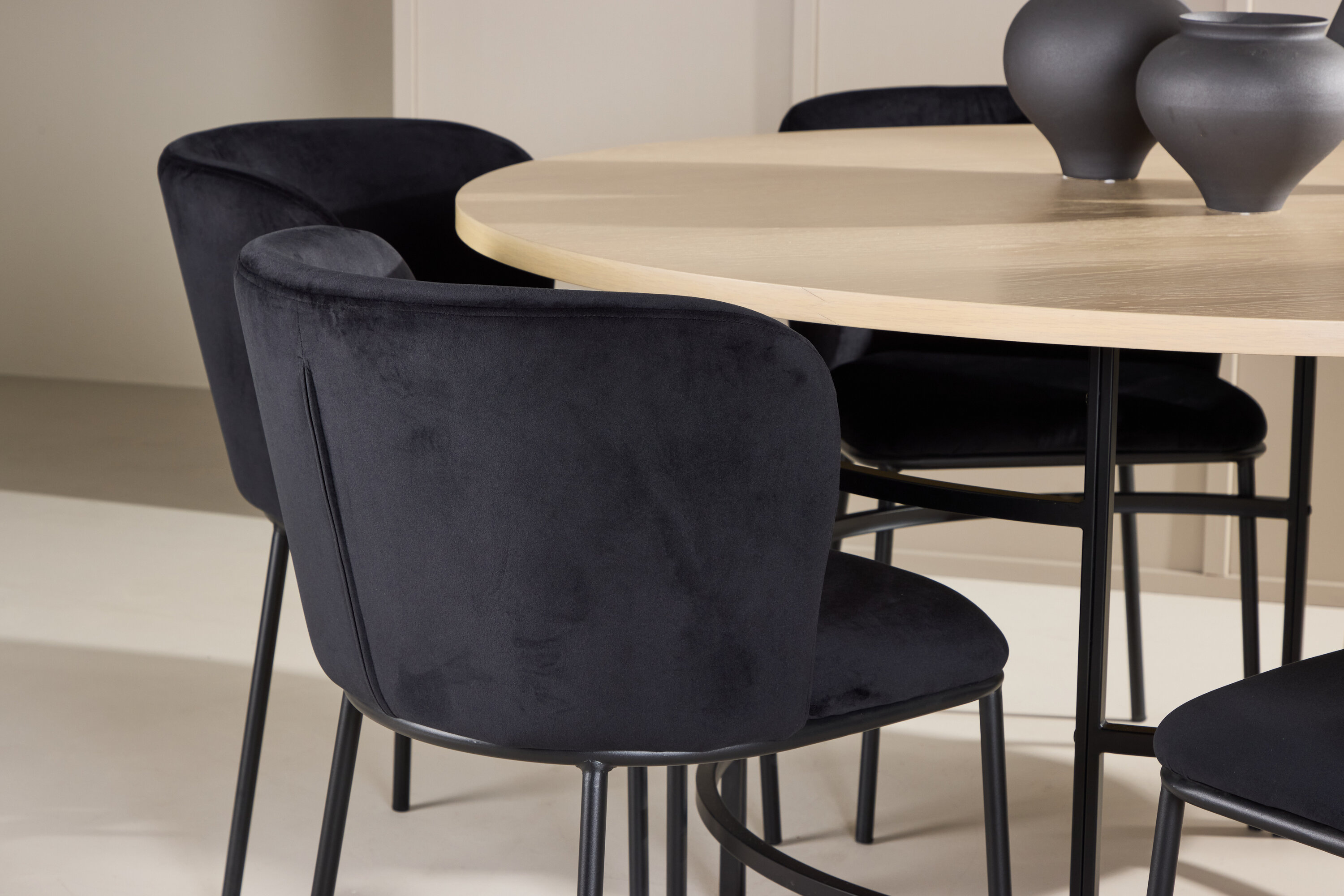 deLOHN Copenhagen, Edina Kör alakú étkezőgarnitúra