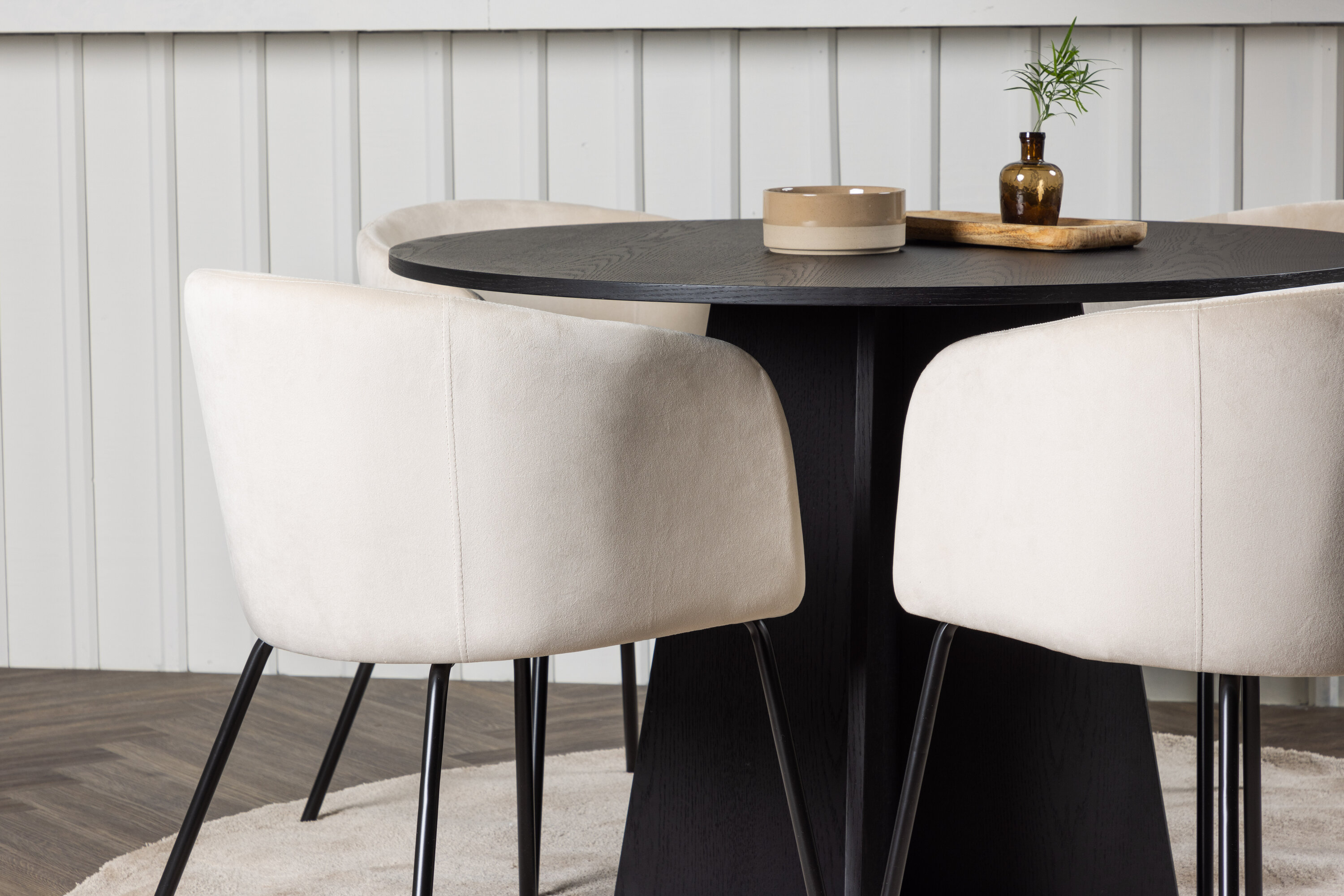 deLOHN Bootcut Round, Berit Kör alakú étkezőgarnitúra