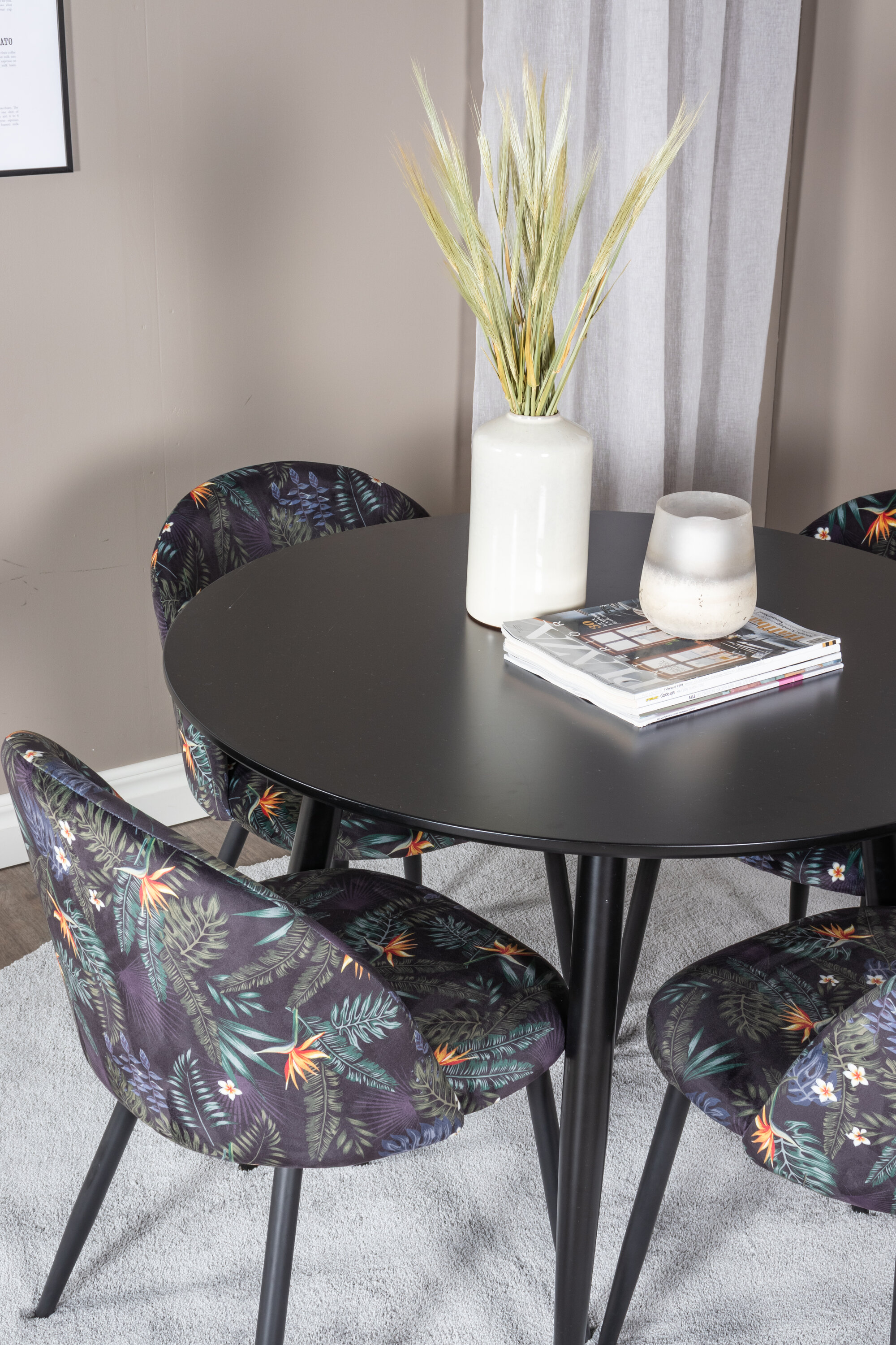 deLOHN Velvet, Plaza Kör alakú étkezőgarnitúra