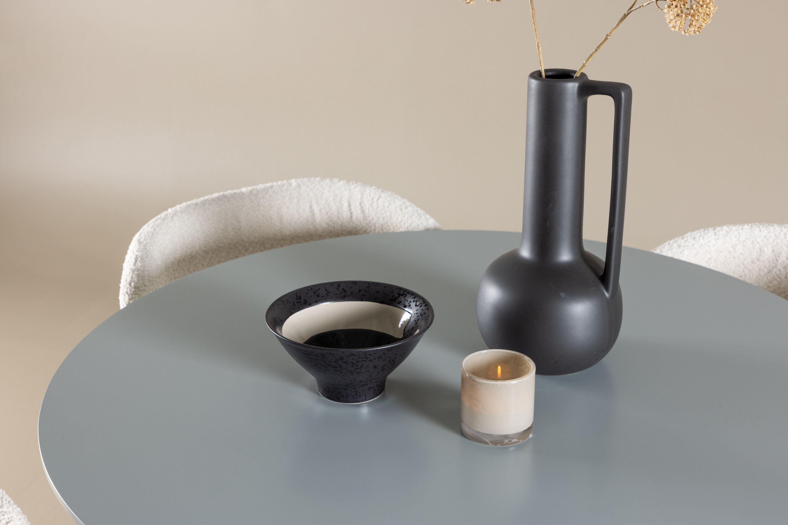 deLOHN Plaza, Agnes Kör alakú étkezőgarnitúra