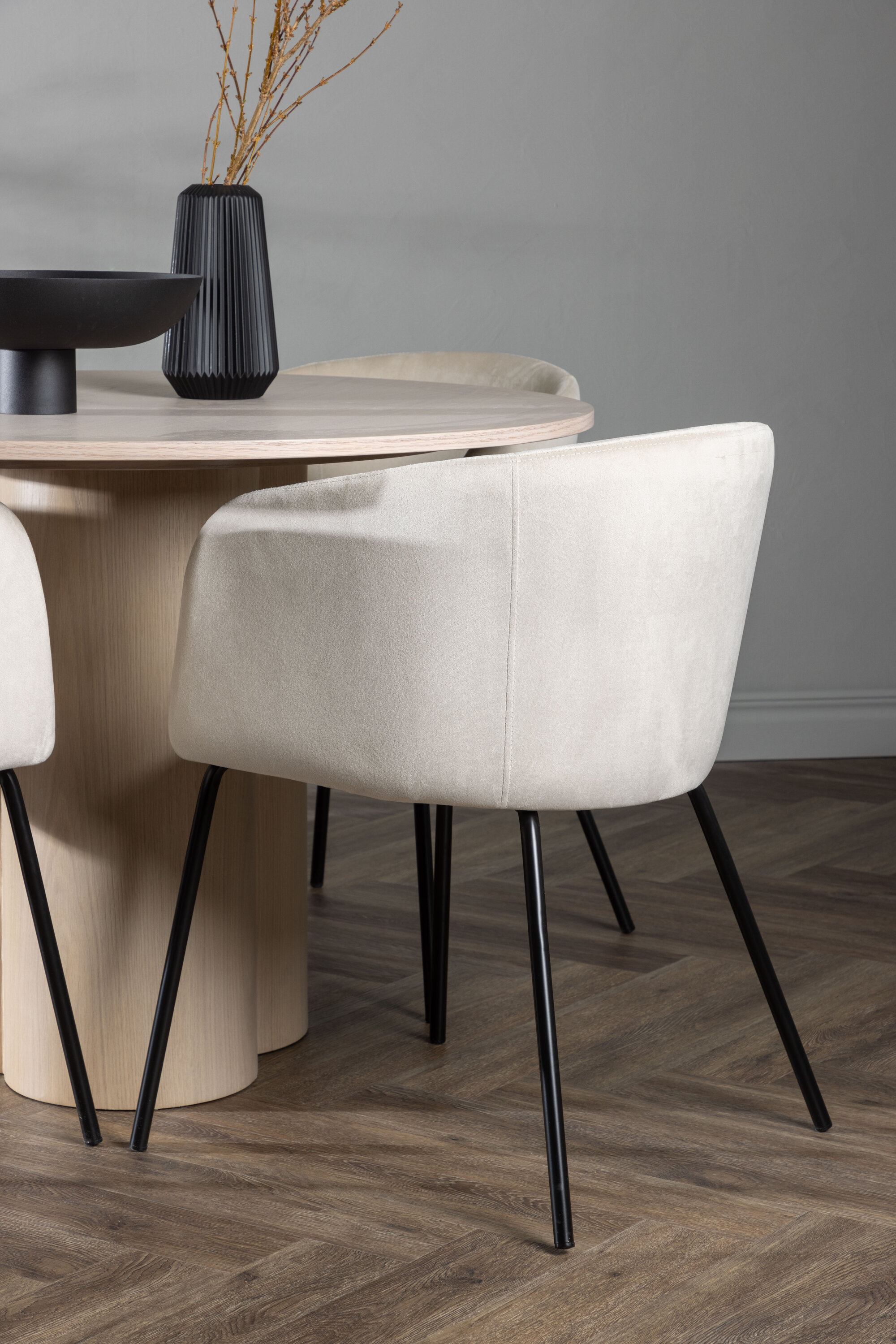 deLOHN Olivia, Berit Kör alakú étkezőgarnitúra