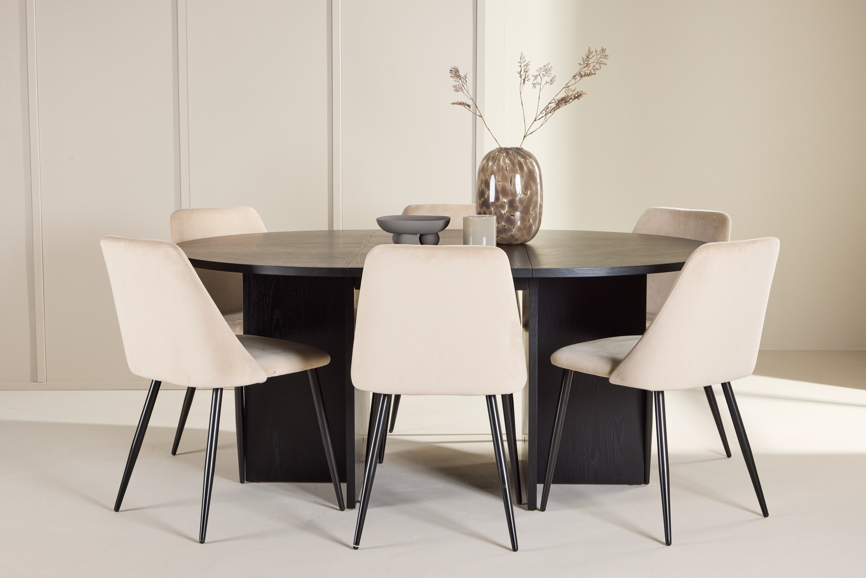 deLOHN Strada, Night Ovális étkezőgarnitúra deLOHN Strada, Night Ovális étkezőgarnitúra