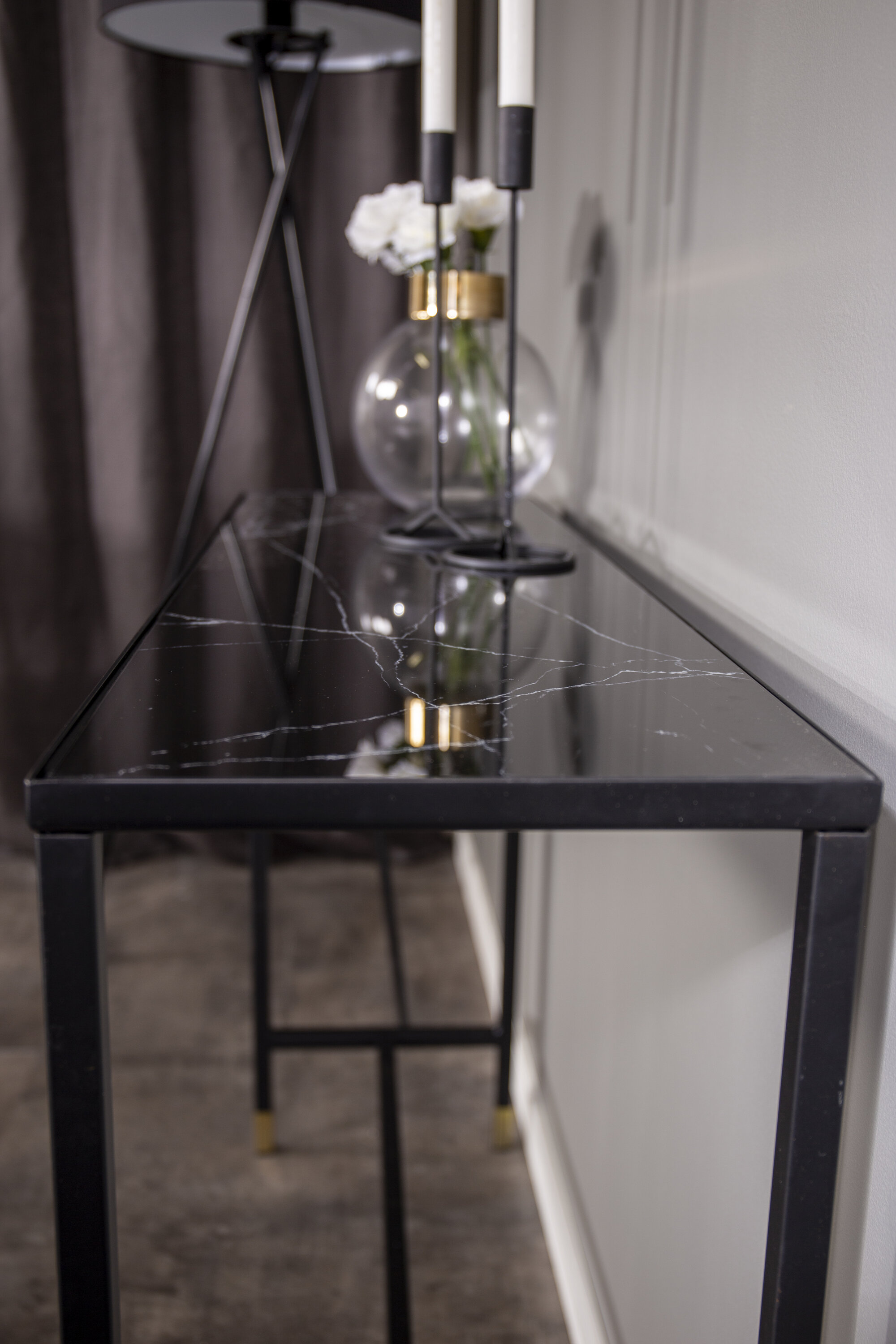 deLOHN Dipp Kisasztal