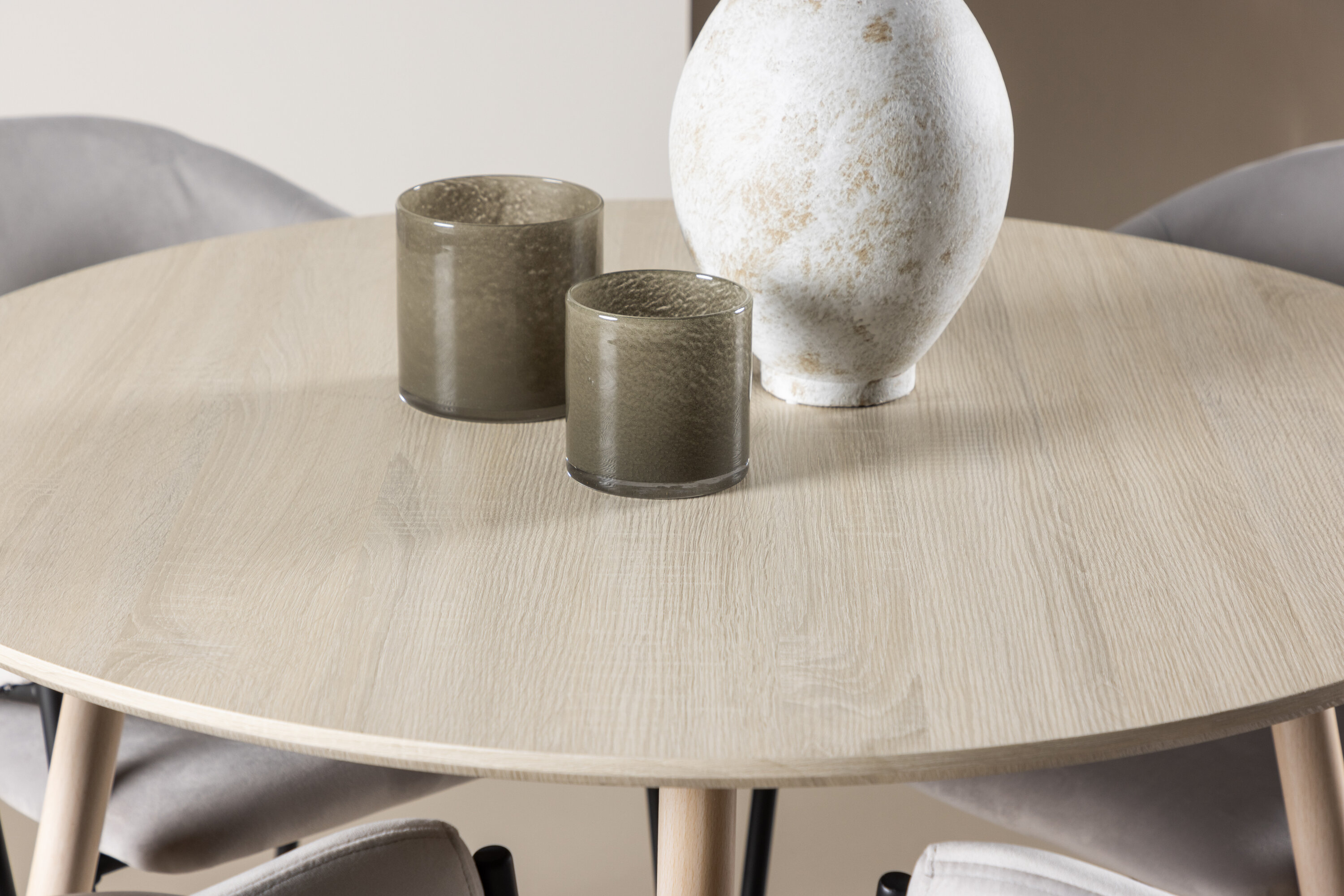 deLOHN Plaza, Evelina Kör alakú étkezőgarnitúra