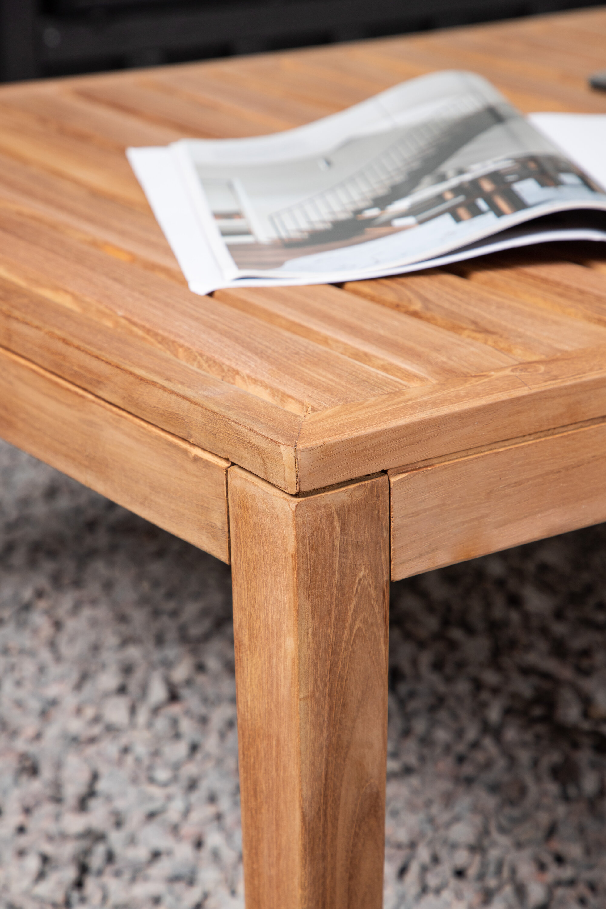 deLOHN Amlan Dohányzóasztal