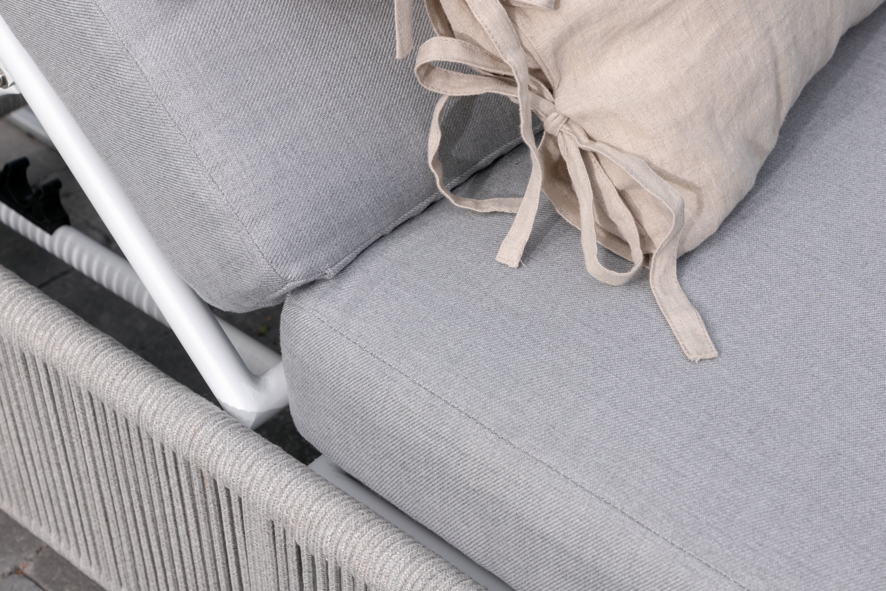 deLOHN Virya Napozóágy