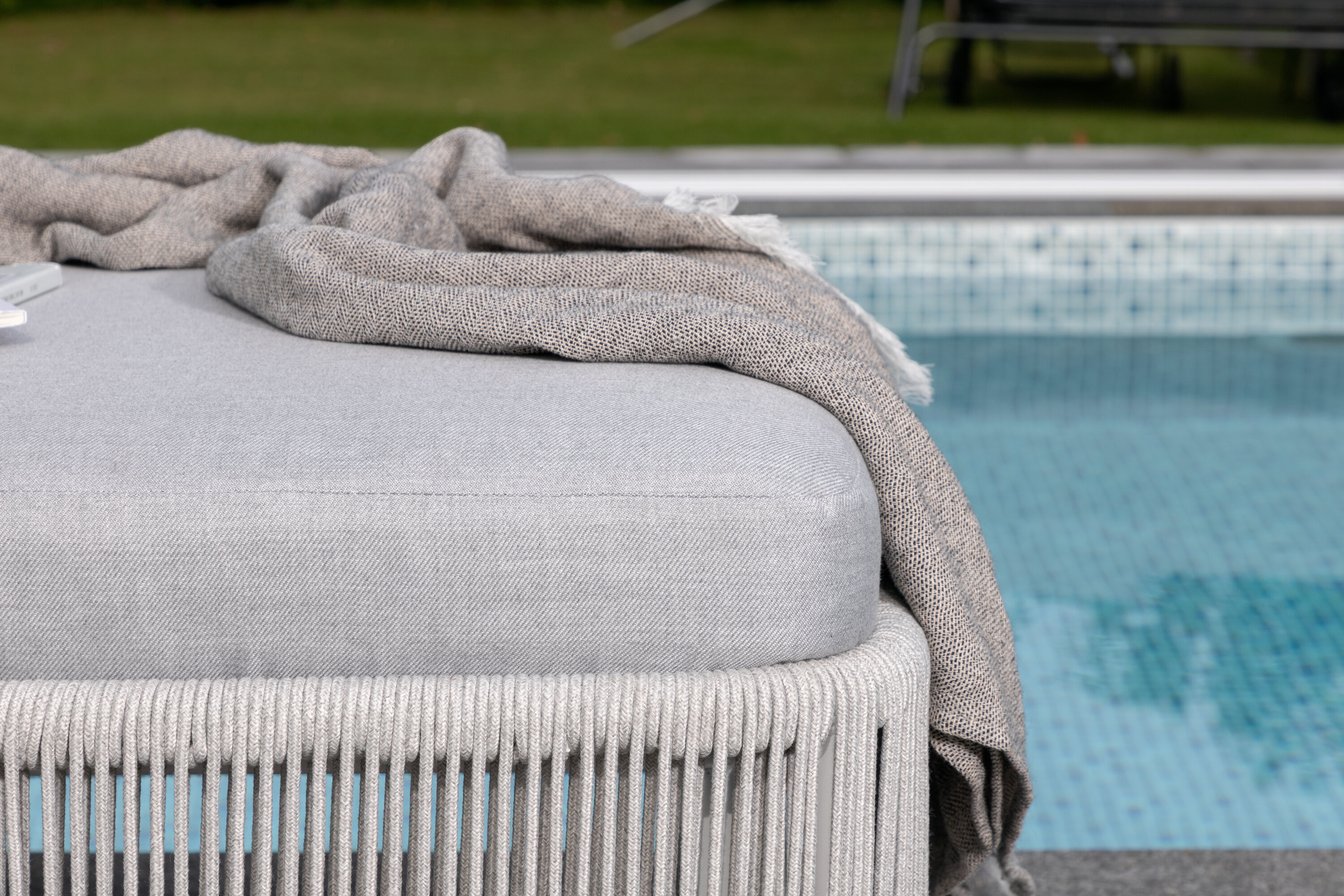 deLOHN Virya Napozóágy