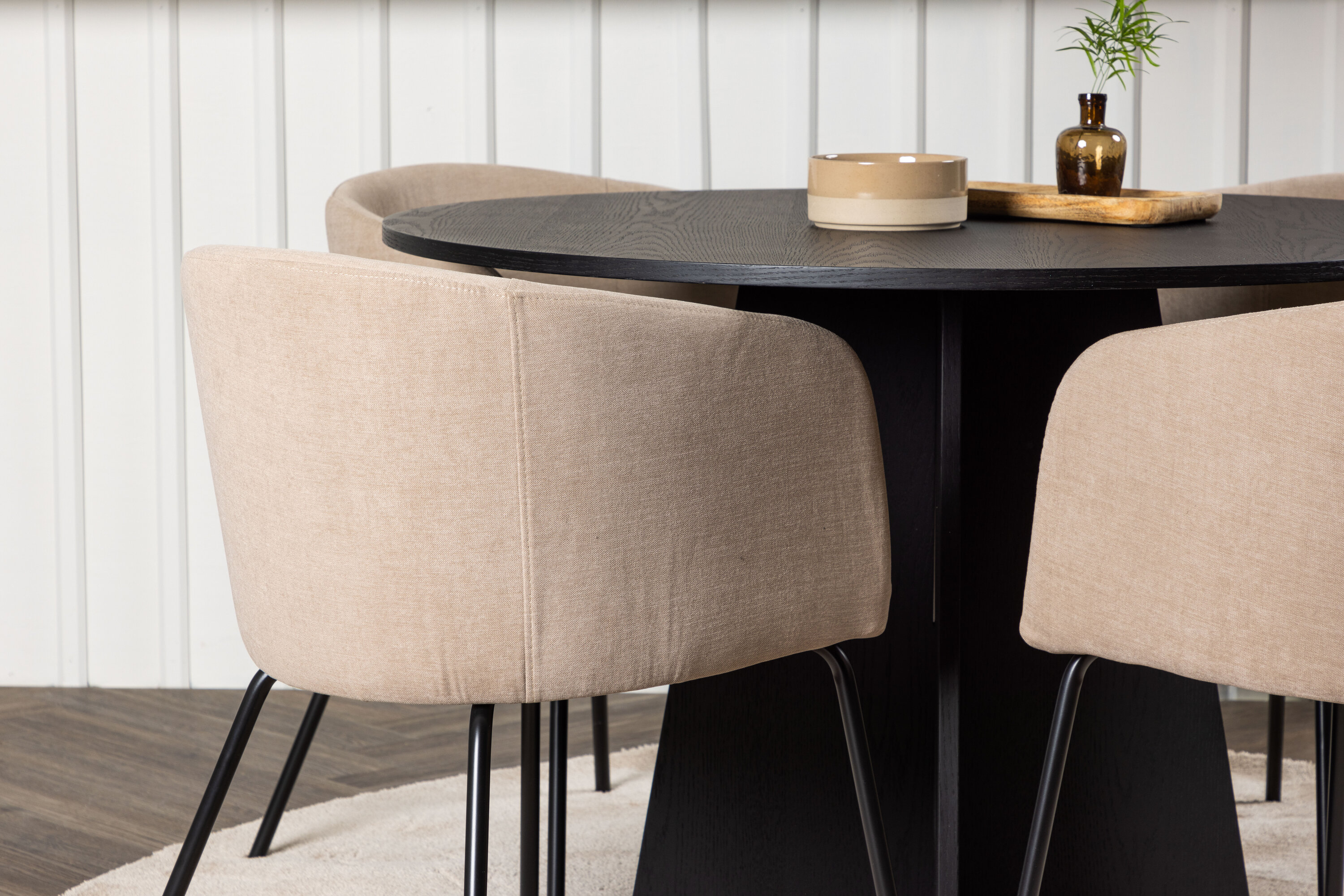 deLOHN Bootcut Round, Berit Kör alakú étkezőgarnitúra