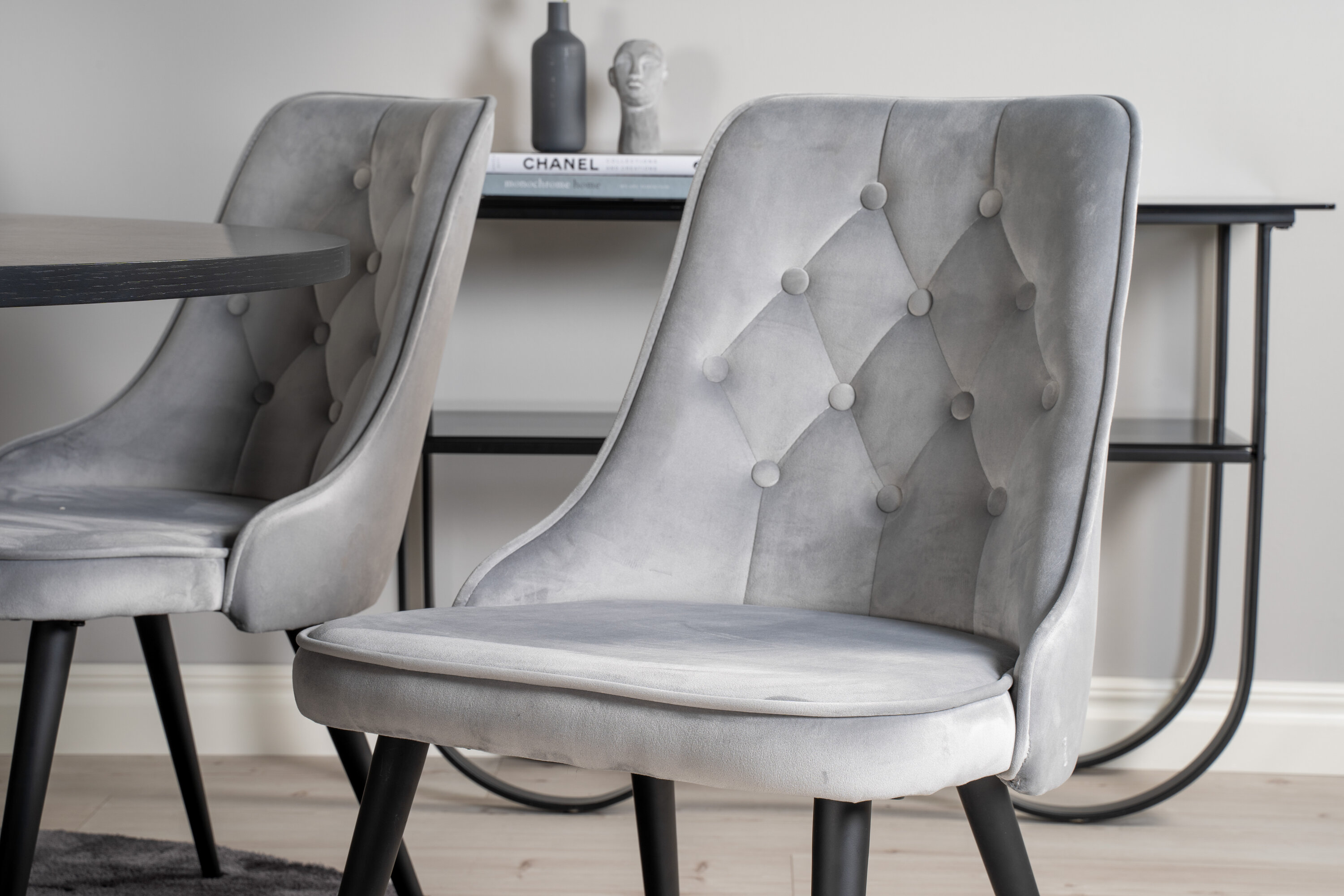 deLOHN Copenhagen, Velvet Deluxe Kör alakú étkezőgarnitúra deLOHN Copenhagen, Velvet Deluxe Kör alakú étkezőgarnitúra