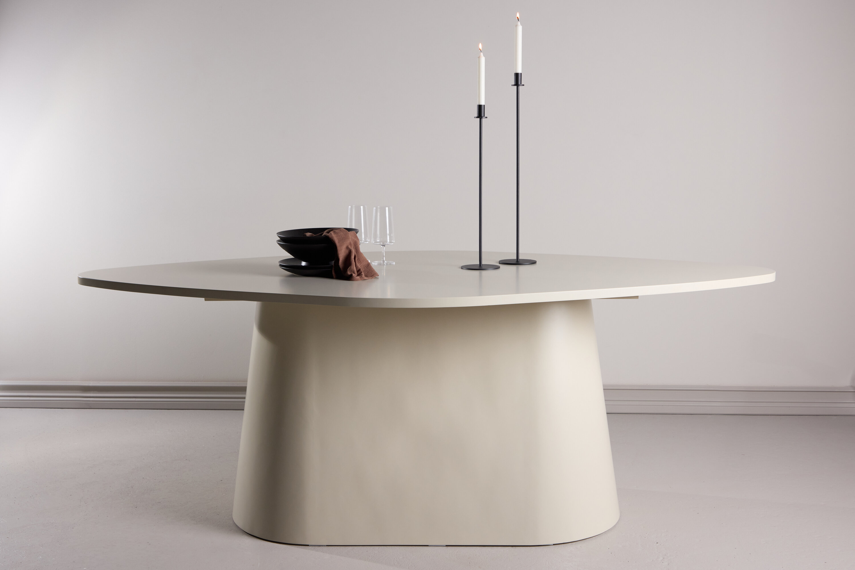 deLOHN Diamond Ovális étkezőasztal